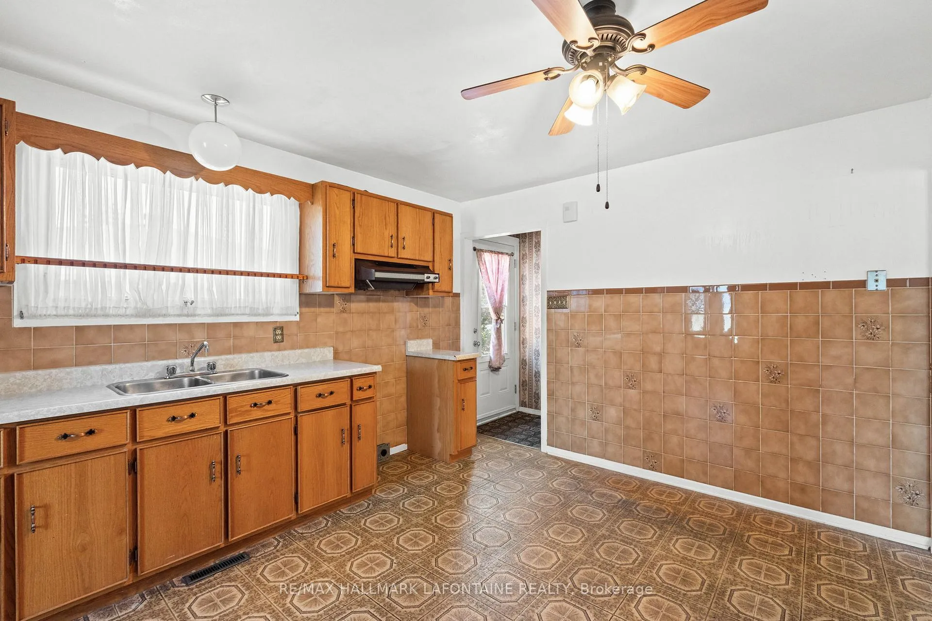 Photo 224 of 602 Eastvale Drive, Ottawa, Beacon Hill North — HOMEH