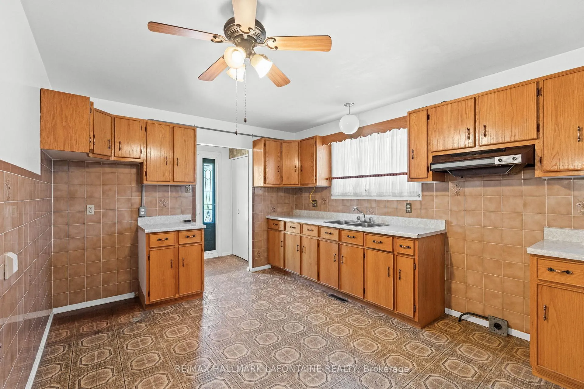 Photo 247 of 602 Eastvale Drive, Ottawa, Beacon Hill North — HOMEH