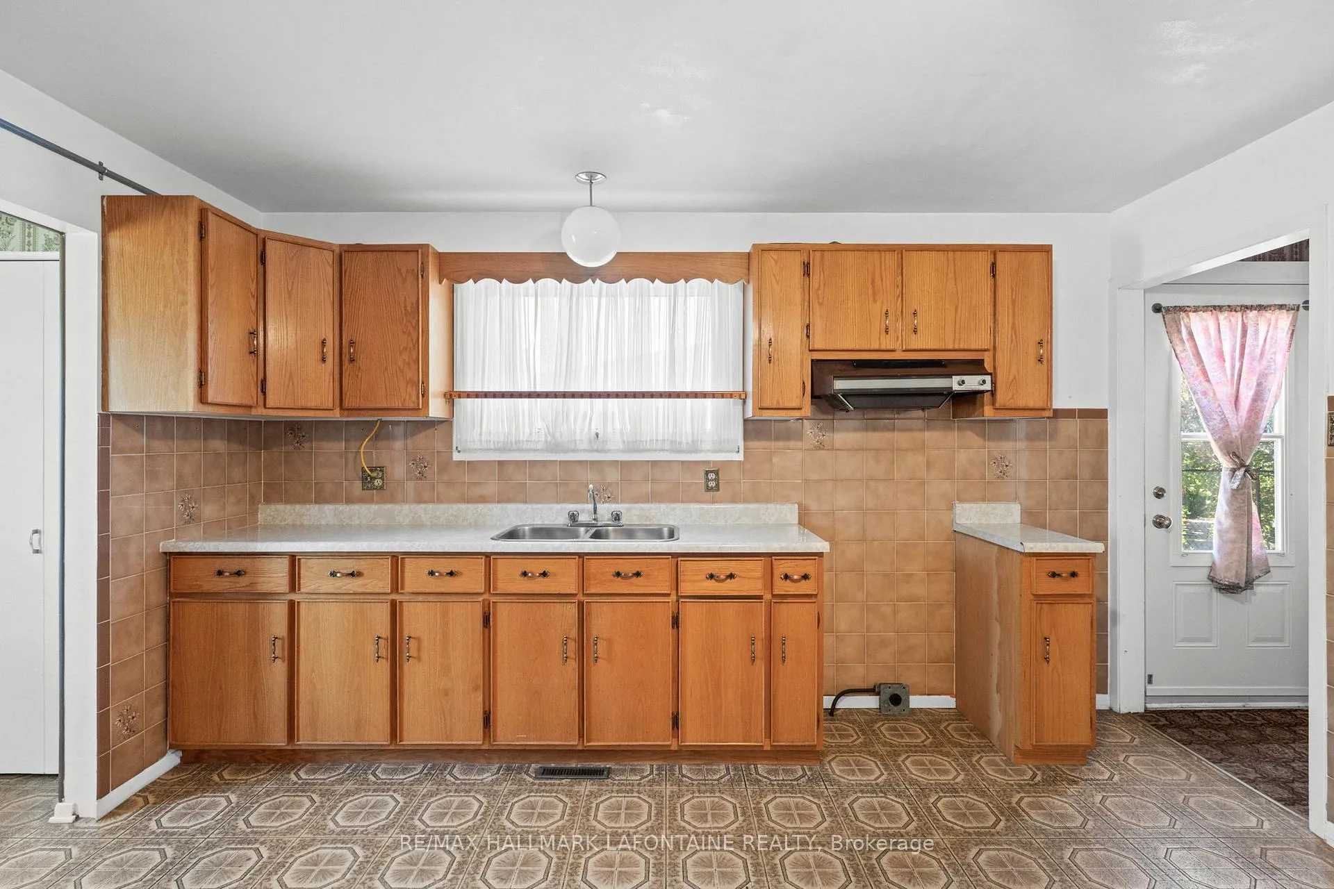 Photo 263 of 602 Eastvale Drive, Ottawa, Beacon Hill North — HOMEH