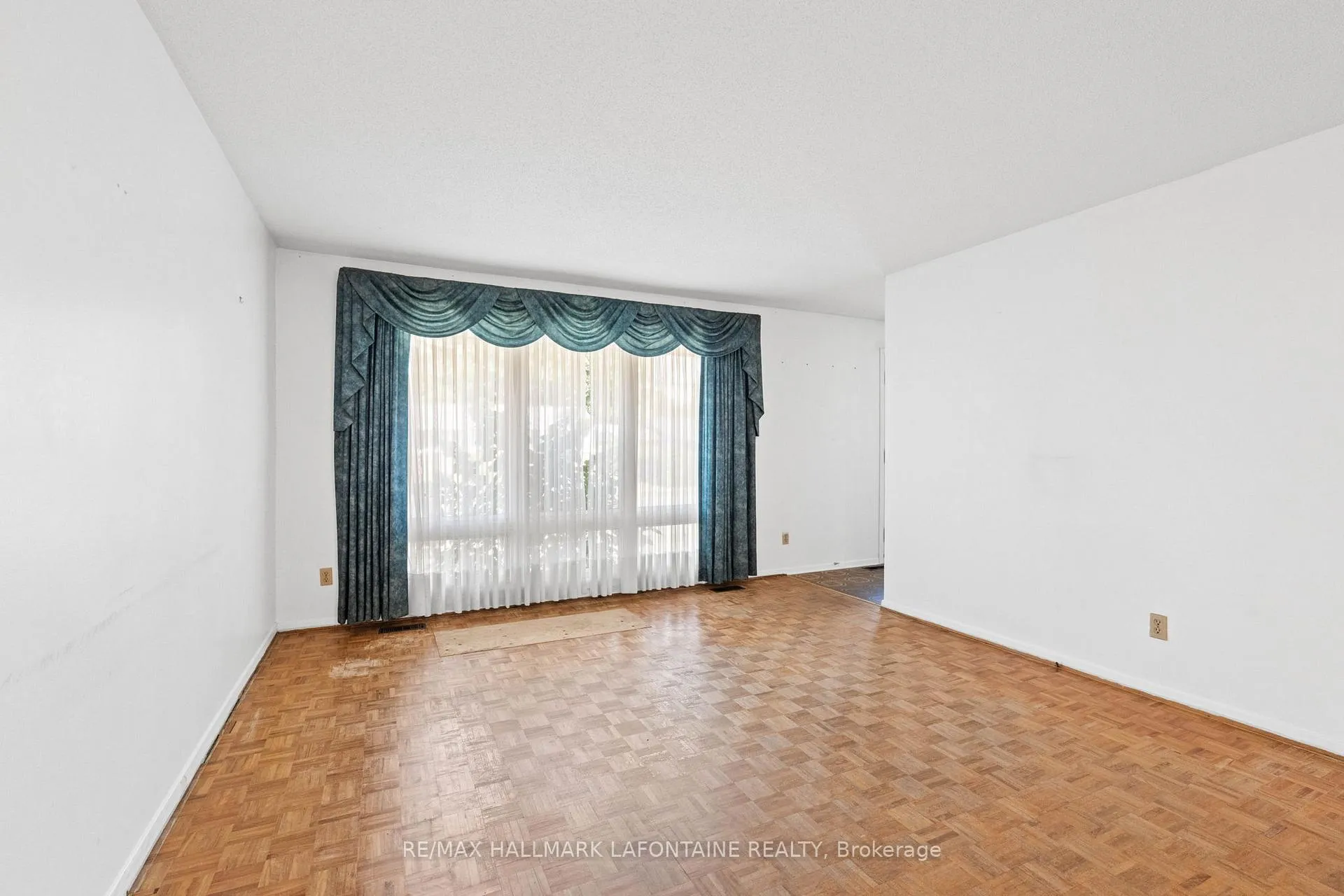 Photo 348 of 602 Eastvale Drive, Ottawa, Beacon Hill North — HOMEH