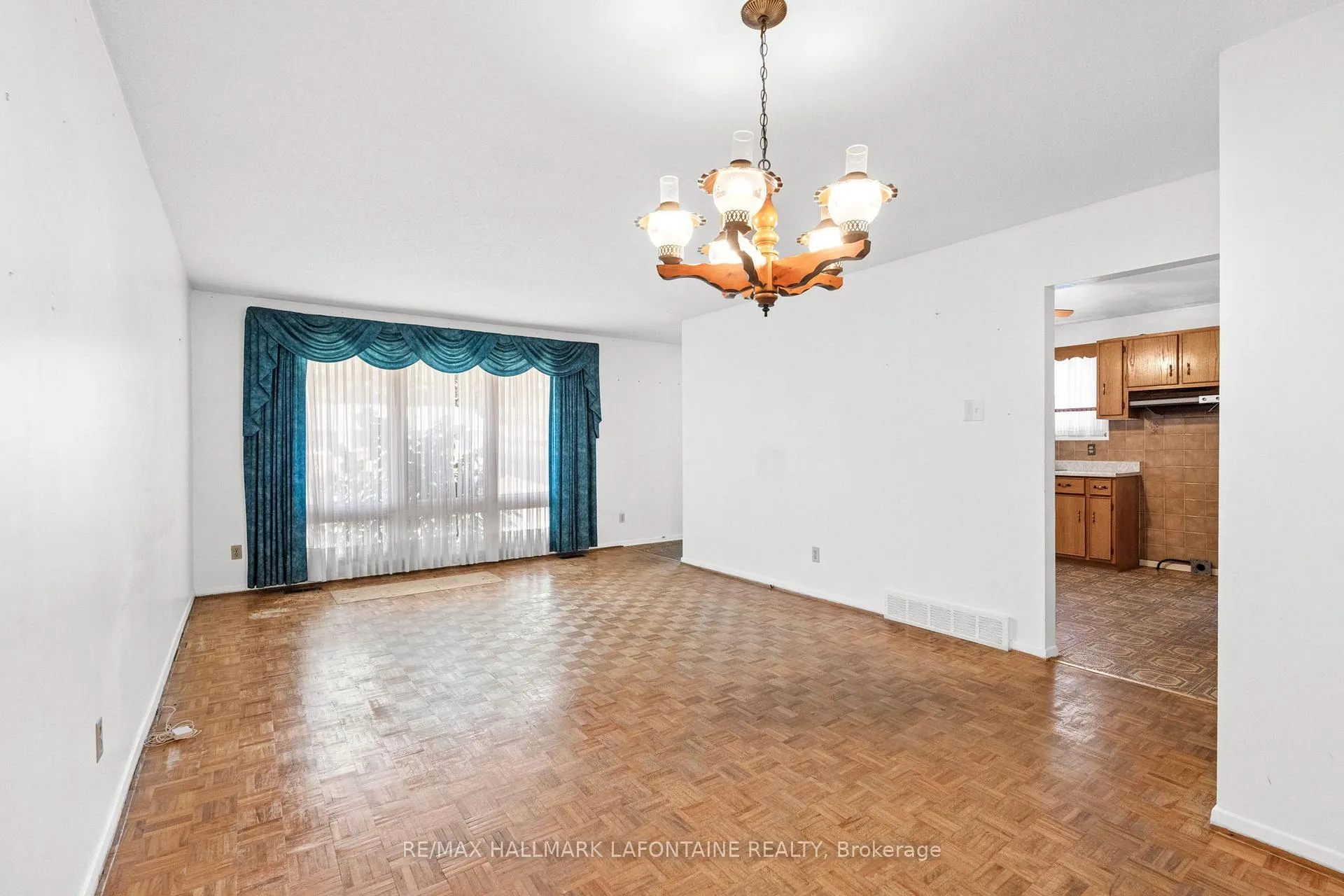 Photo 378 of 602 Eastvale Drive, Ottawa, Beacon Hill North — HOMEH