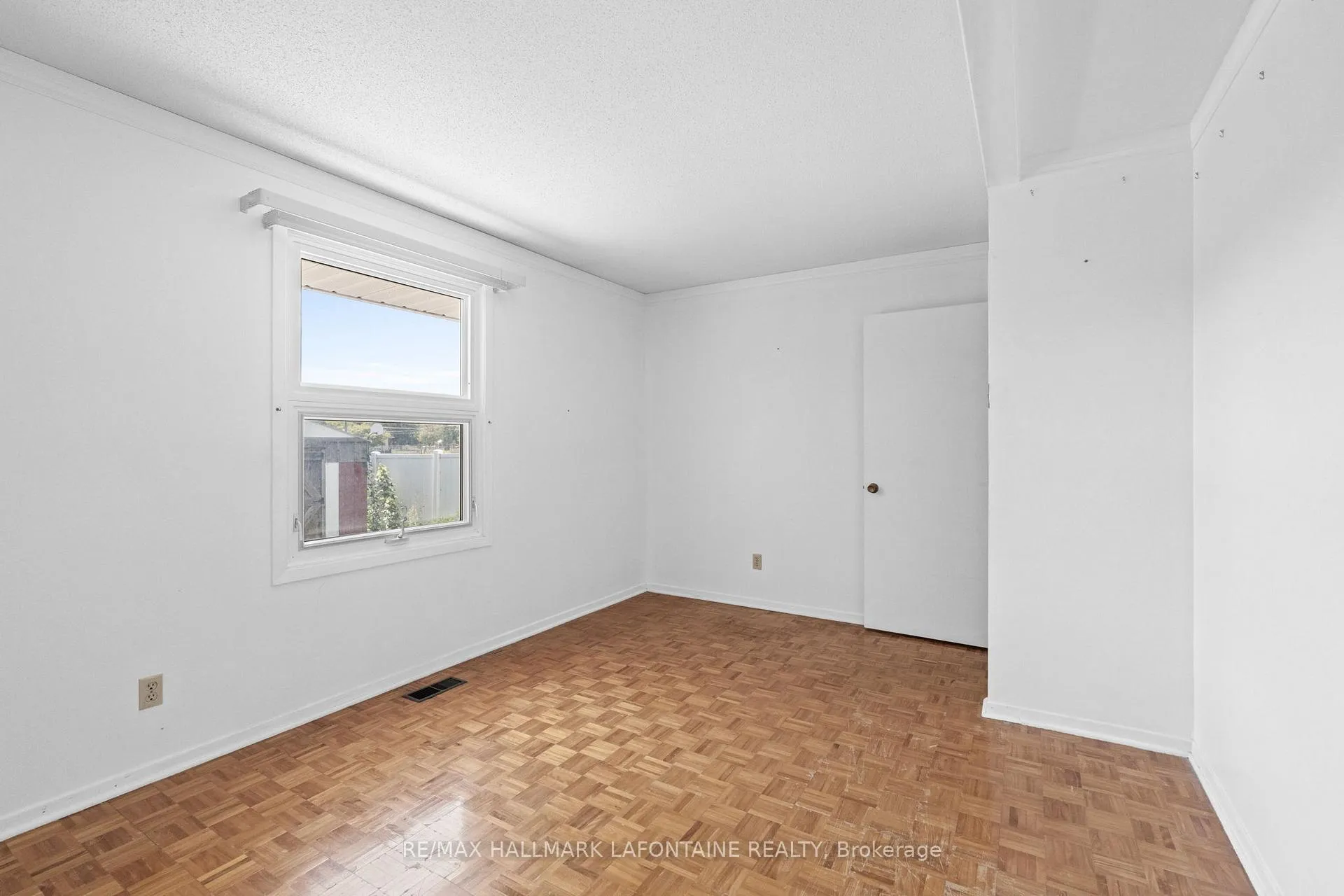 Photo 537 of 602 Eastvale Drive, Ottawa, Beacon Hill North — HOMEH