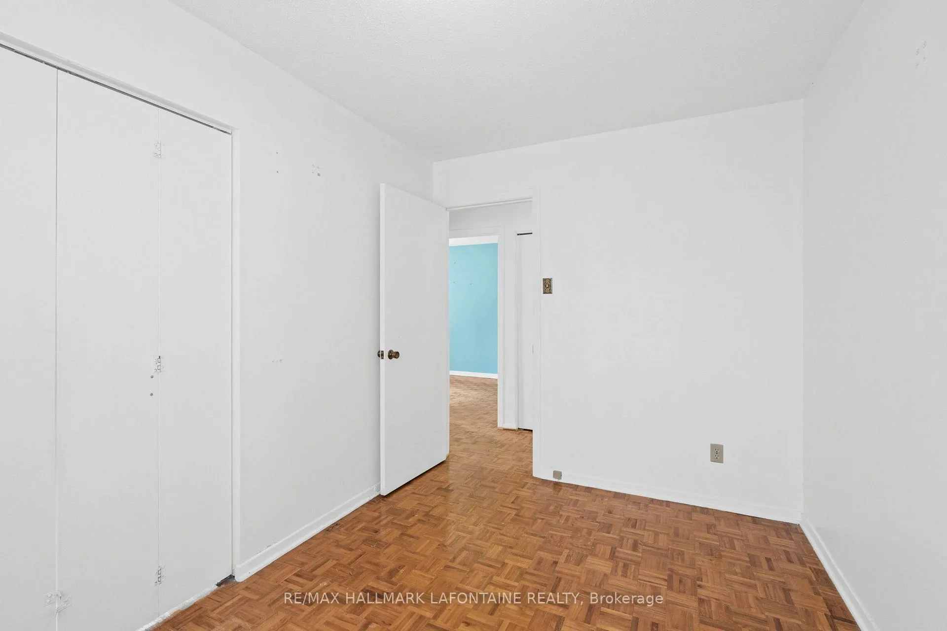Photo 582 of 602 Eastvale Drive, Ottawa, Beacon Hill North — HOMEH