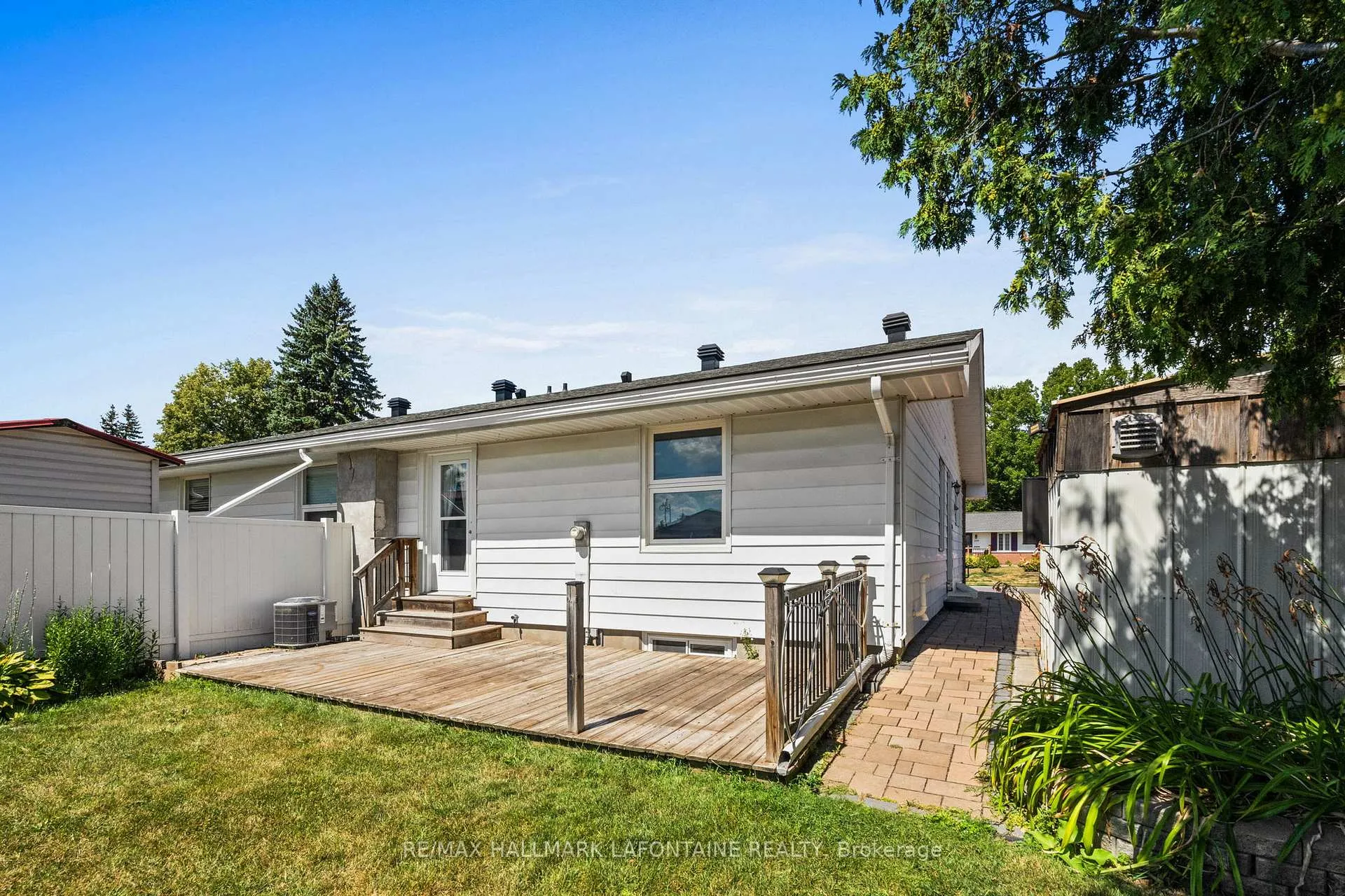 Photo 825 of 602 Eastvale Drive, Ottawa, Beacon Hill North — HOMEH