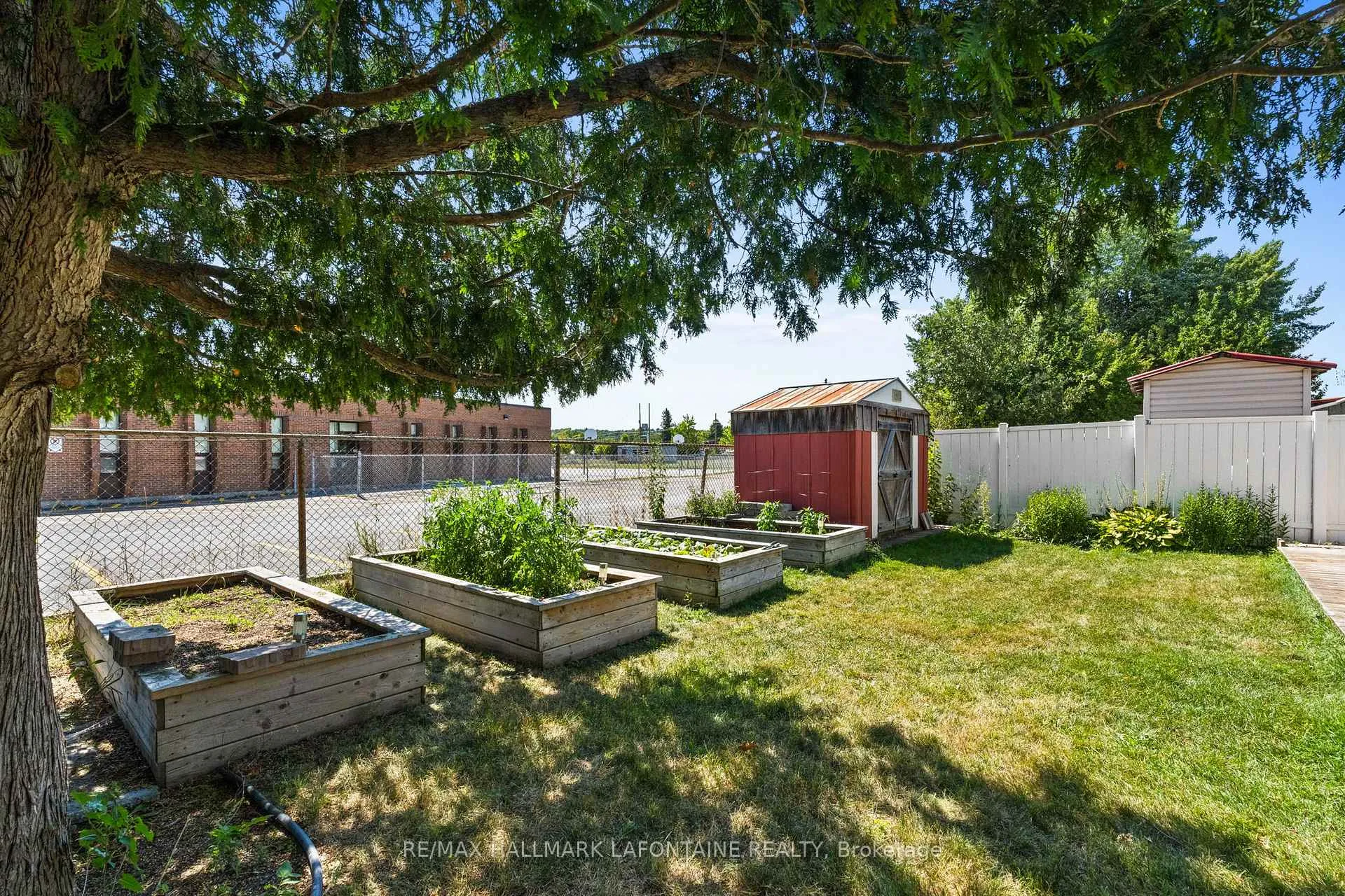 Photo 858 of 602 Eastvale Drive, Ottawa, Beacon Hill North — HOMEH