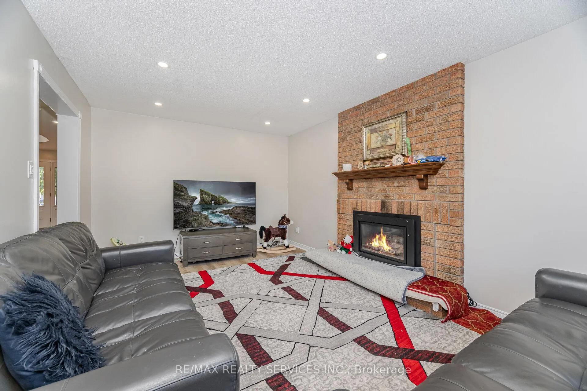 Photo 435 of 14 Milner Crescent, Ajax, South West — HOMEH