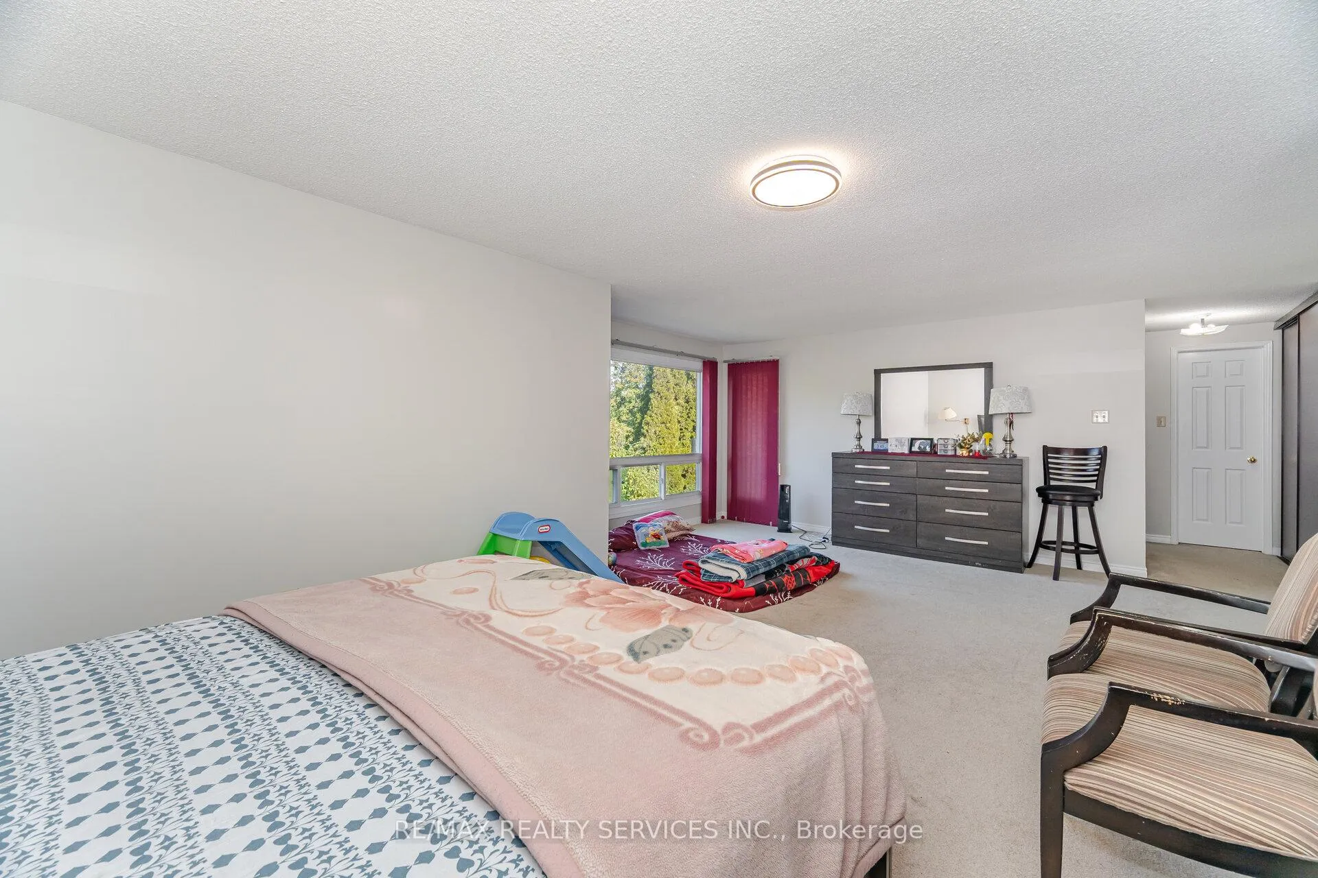 Photo 716 of 14 Milner Crescent, Ajax, South West — HOMEH
