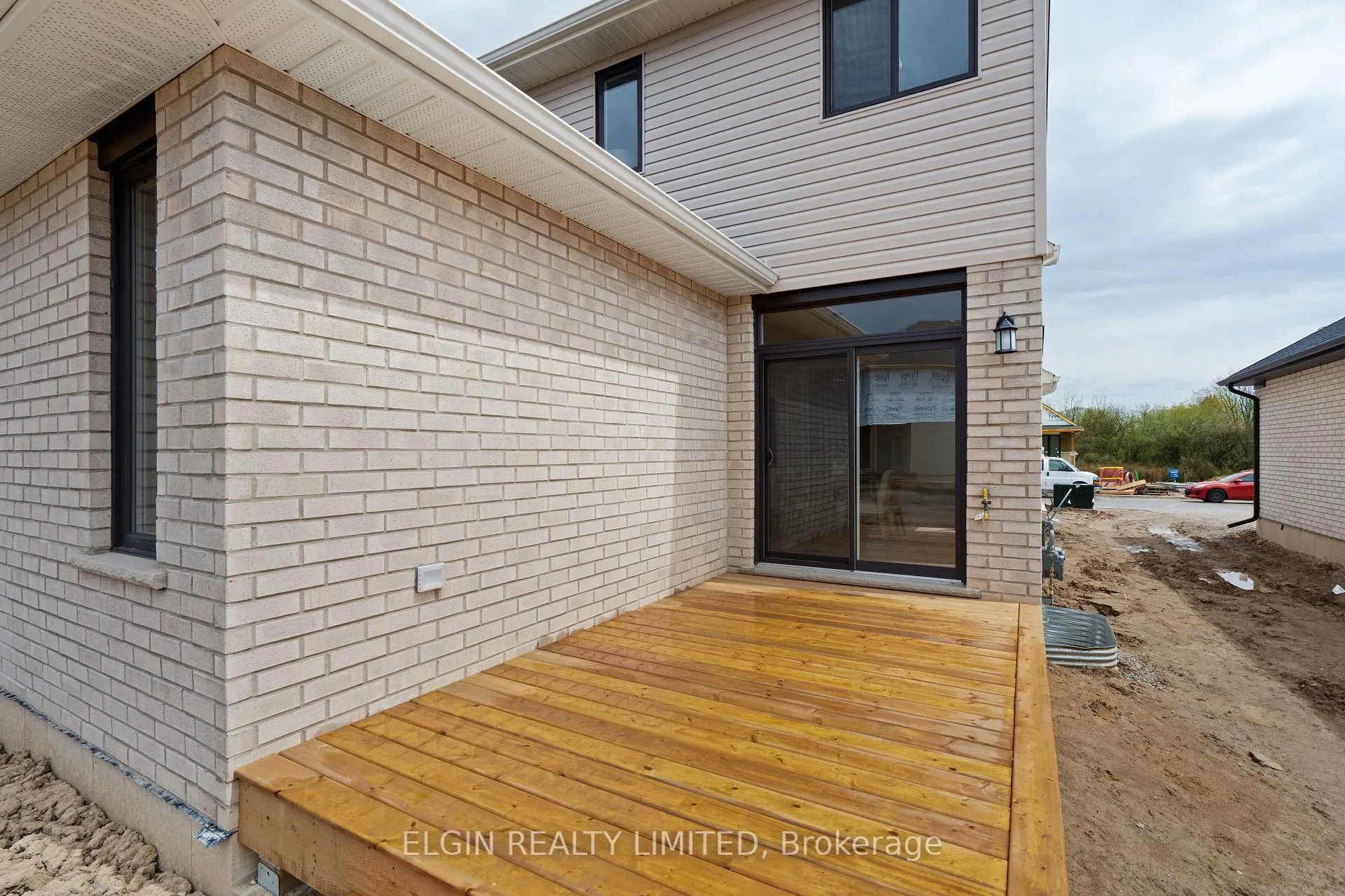 Photo 2 of 29 Hemlock Crescent, Aylmer — HOMEH