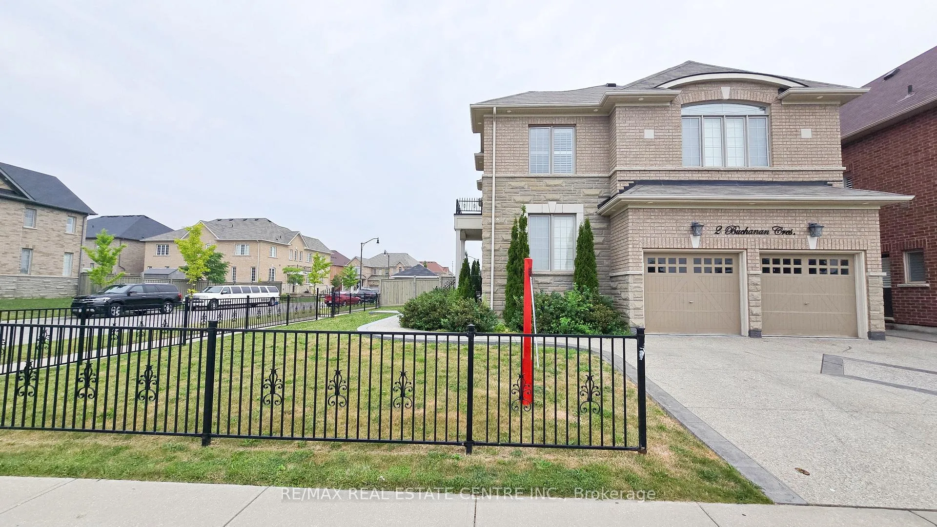 Photo 3 of 2 Buchanan Crescent, Brampton, Credit Valley — HOMEH