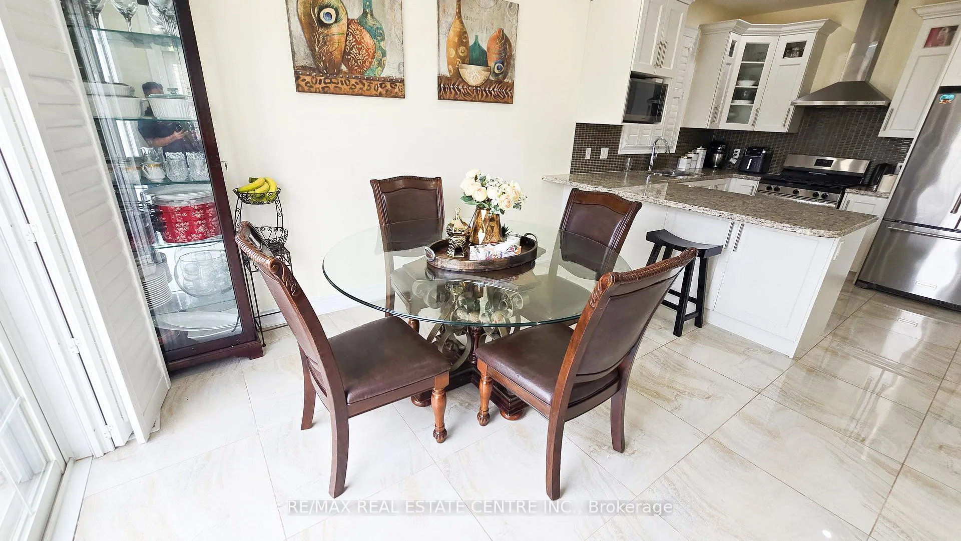 Photo 9 of 2 Buchanan Crescent, Brampton, Credit Valley — HOMEH