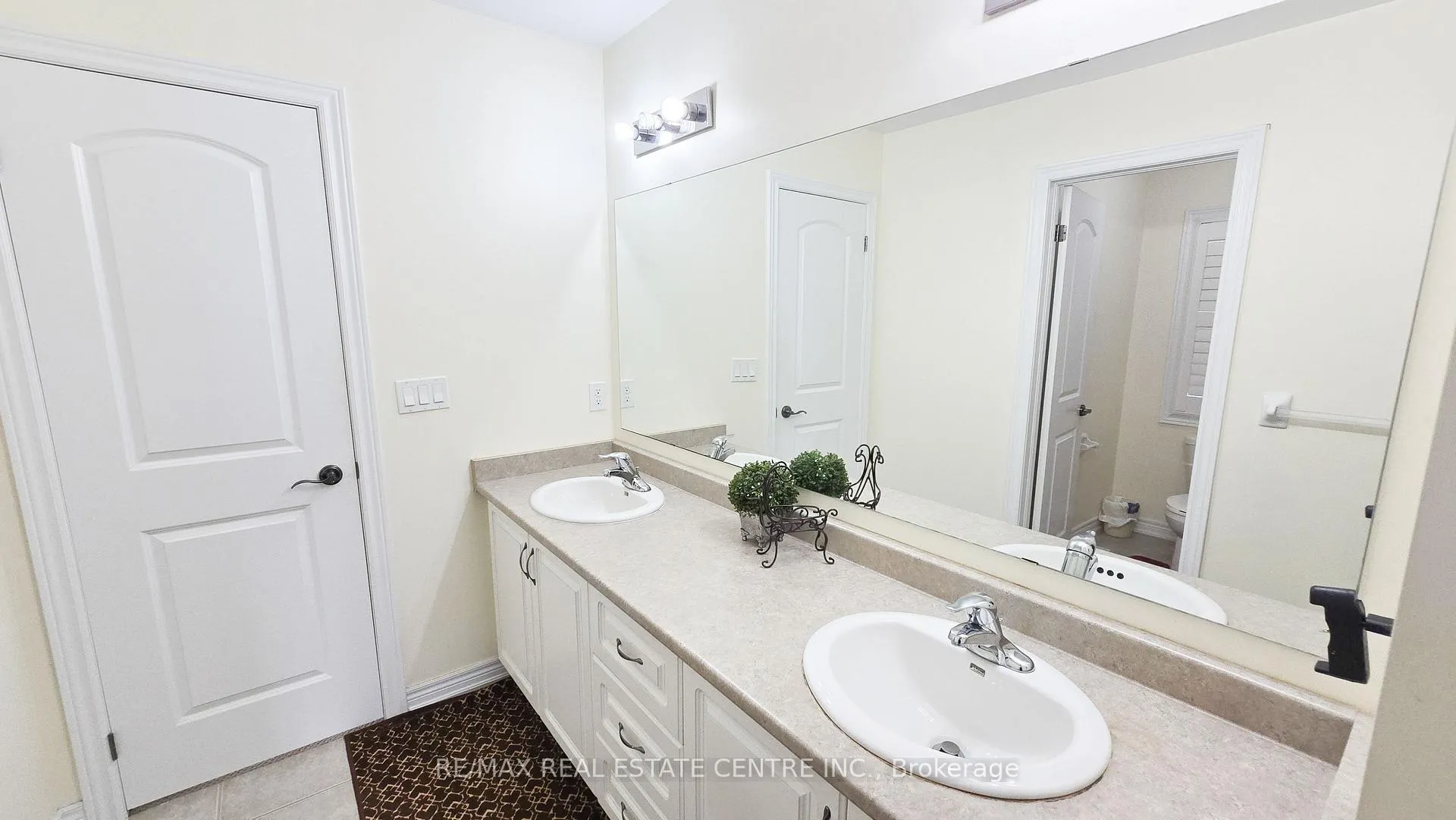 Photo 17 of 2 Buchanan Crescent, Brampton, Credit Valley — HOMEH