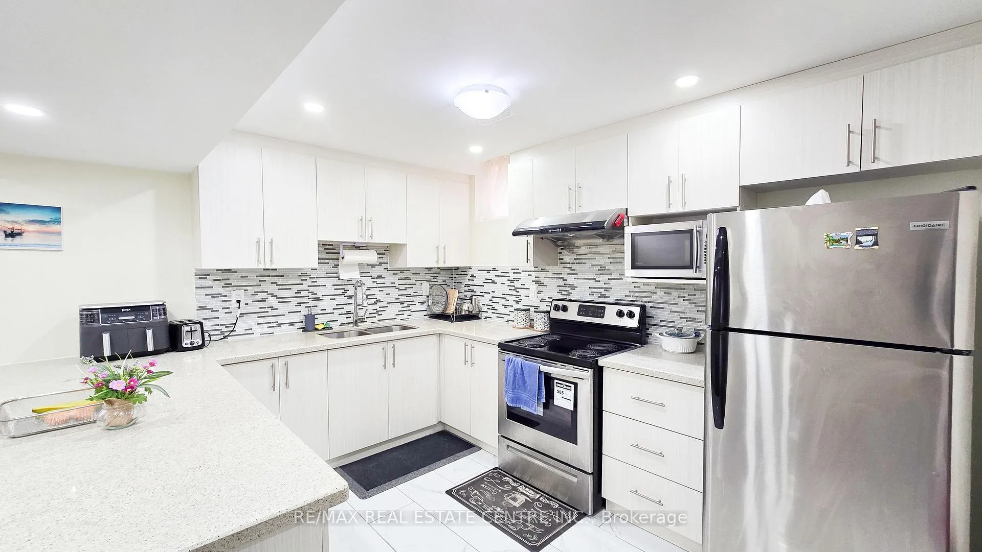 Photo 34 of 2 Buchanan Crescent, Brampton, Credit Valley — HOMEH