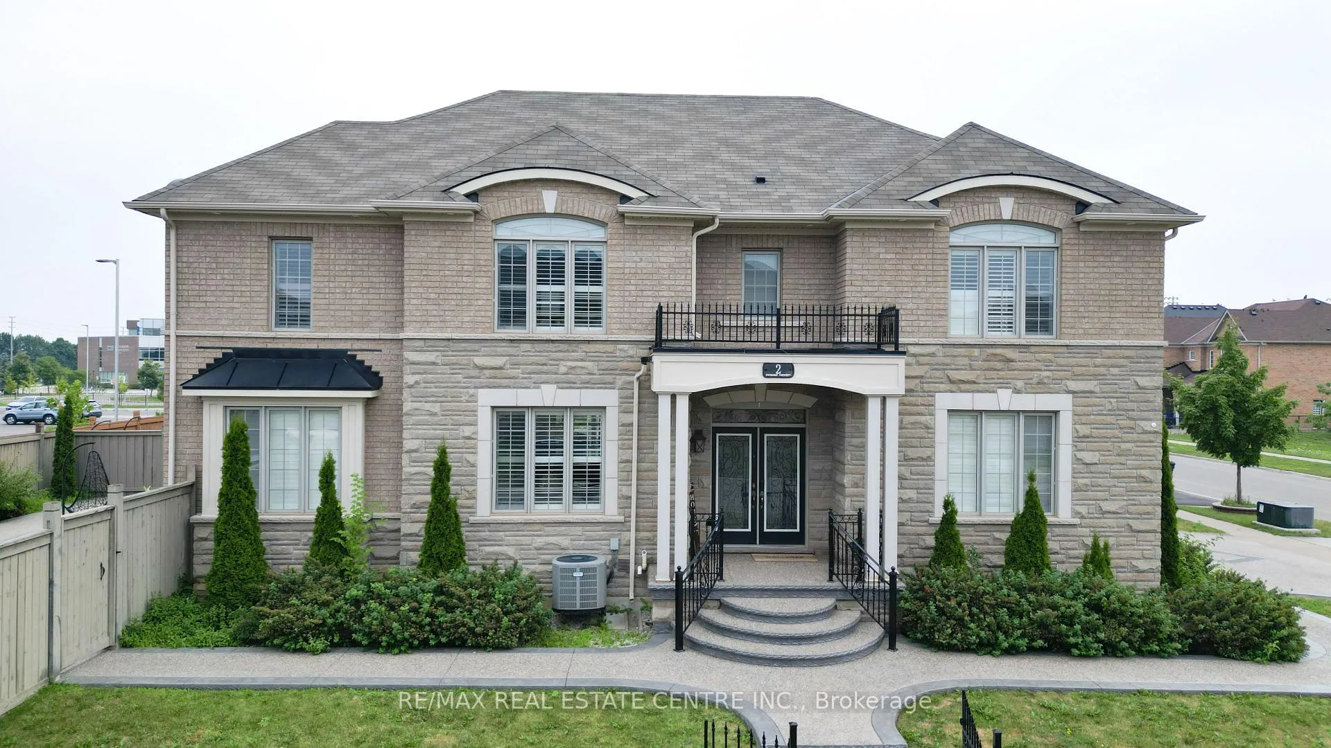 Photo 45 of 2 Buchanan Crescent, Brampton, Credit Valley — HOMEH