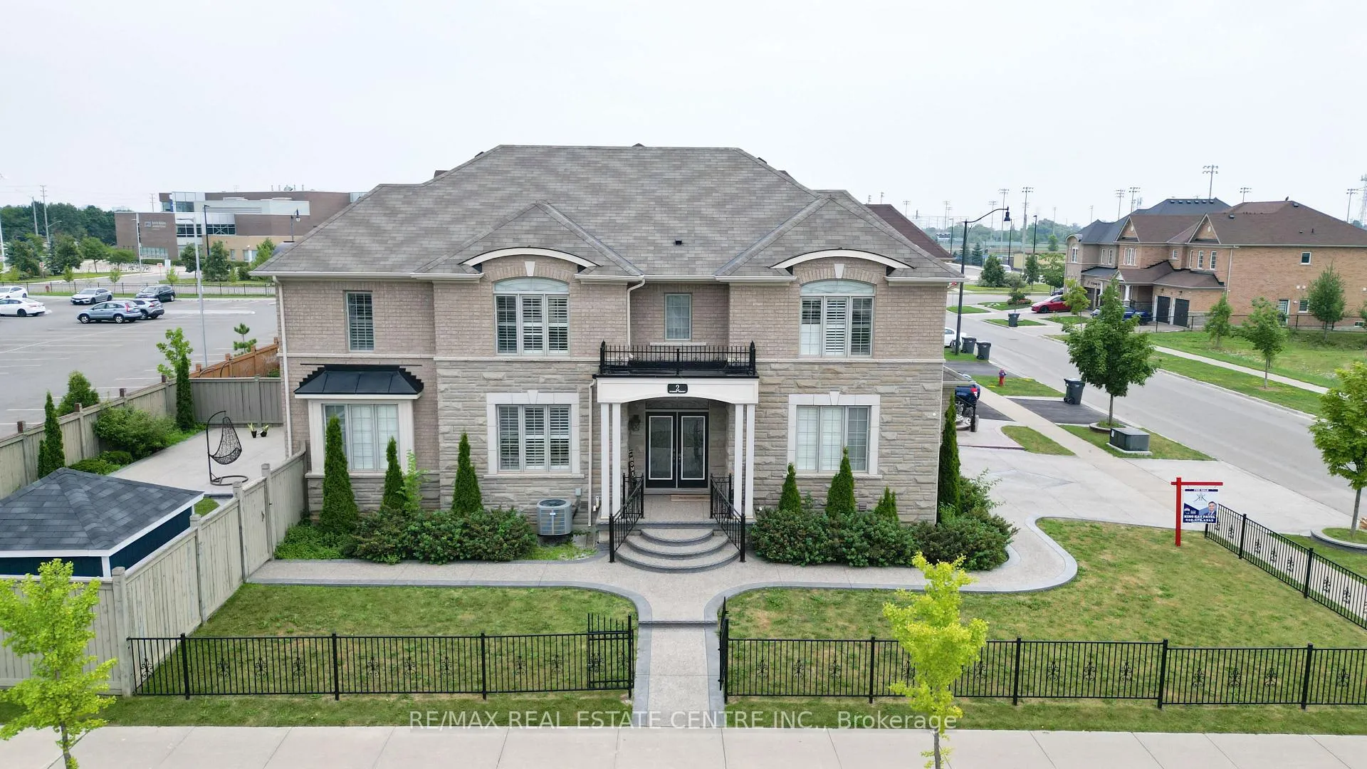 Photo 48 of 2 Buchanan Crescent, Brampton, Credit Valley — HOMEH