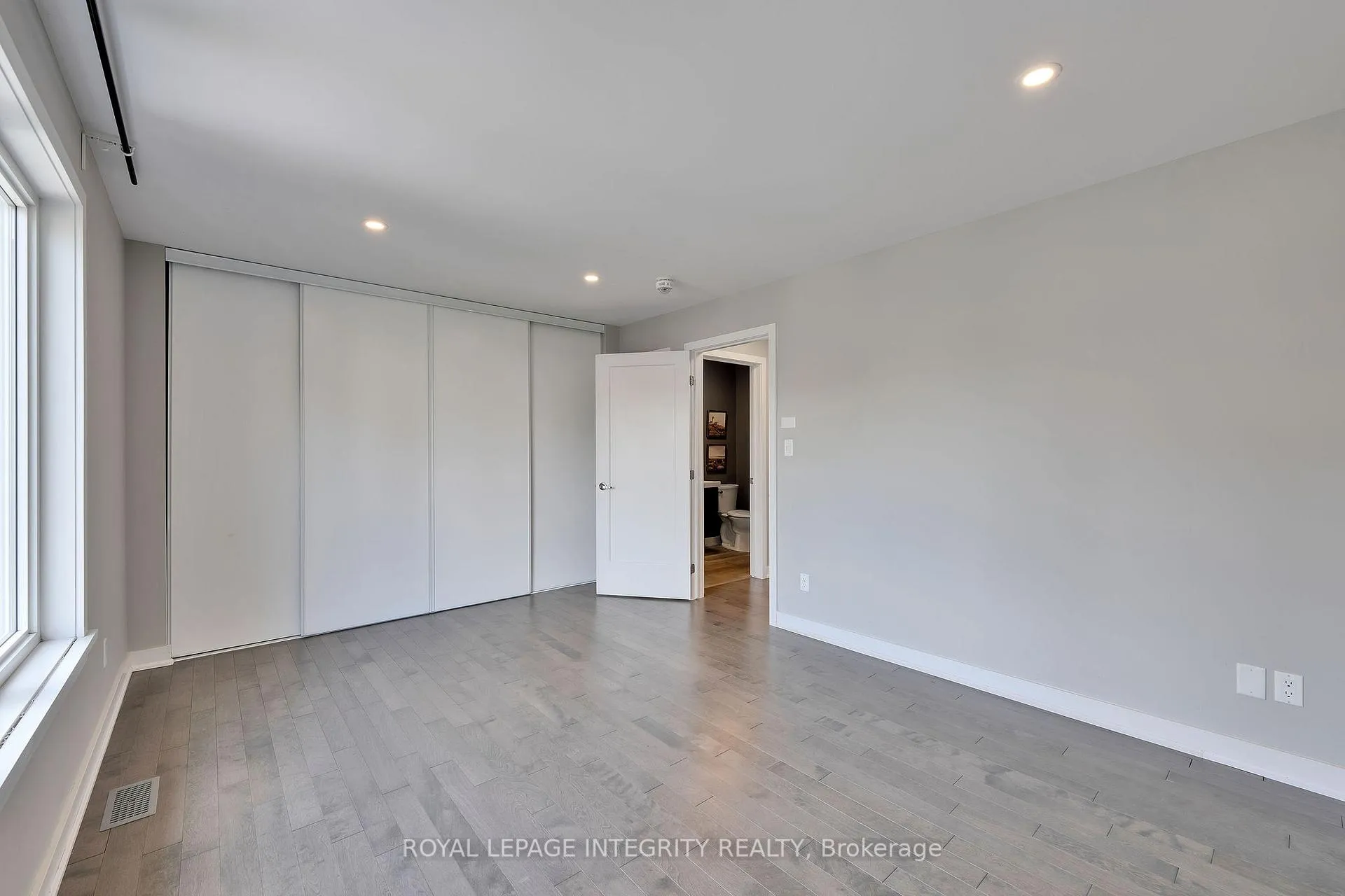 Photo 906 of 1490 Brule Avenue, Ottawa, Billings Bridge — HOMEH