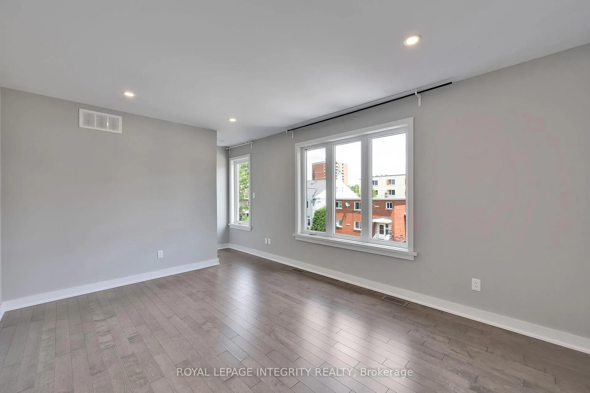 Photo 946 of 1490 Brule Avenue, Ottawa, Billings Bridge — HOMEH