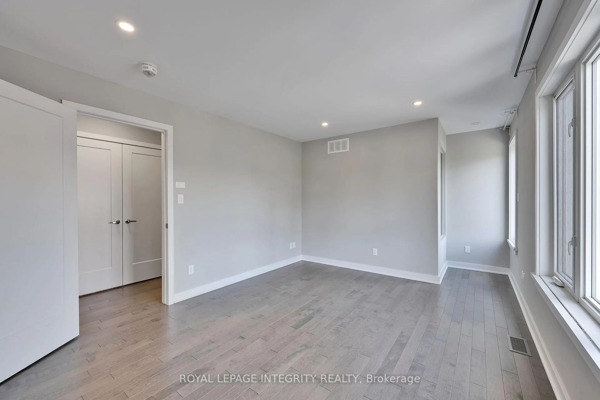 Photo 952 of 1490 Brule Avenue, Ottawa, Billings Bridge — HOMEH