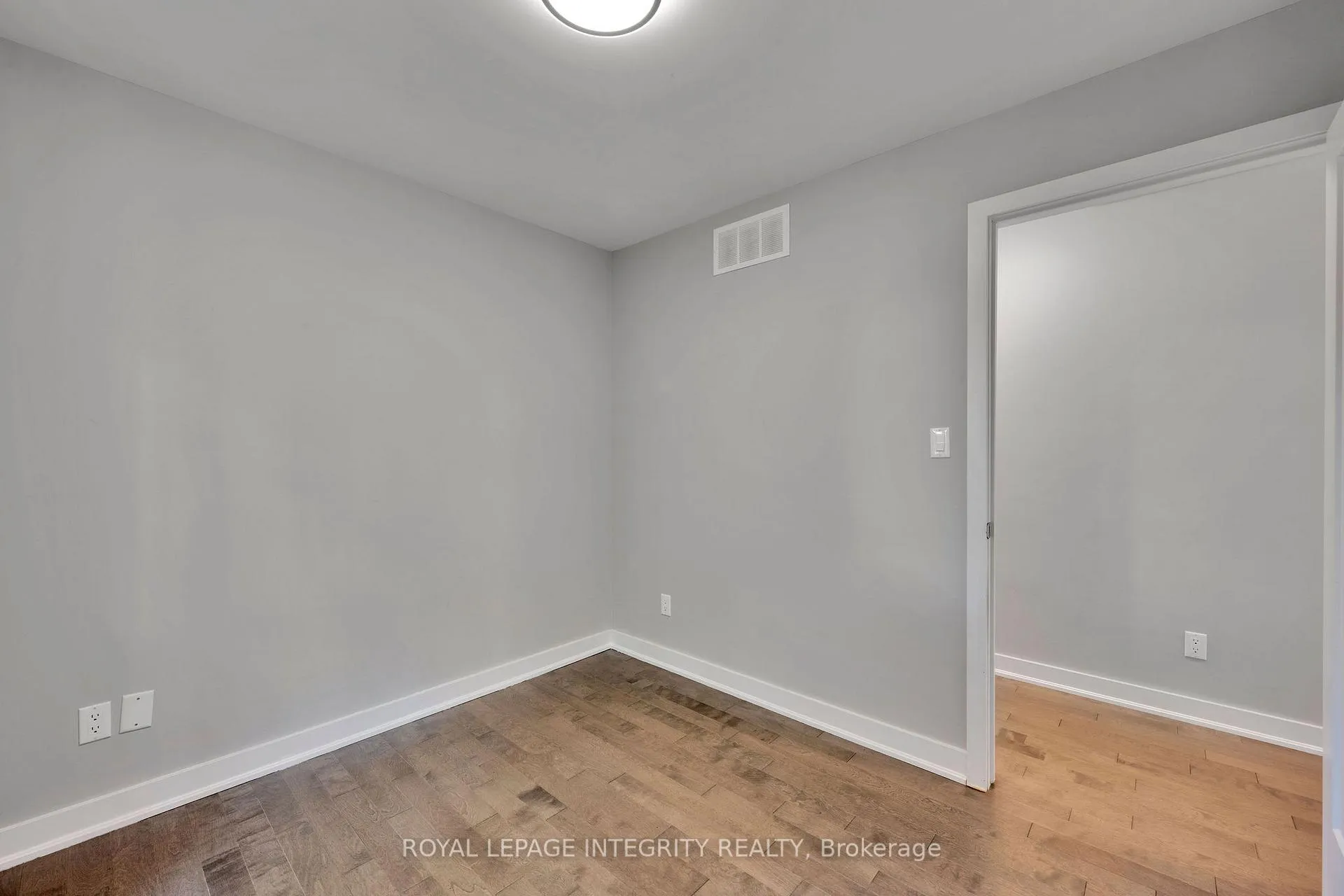 Photo 1073 of 1490 Brule Avenue, Ottawa, Billings Bridge — HOMEH