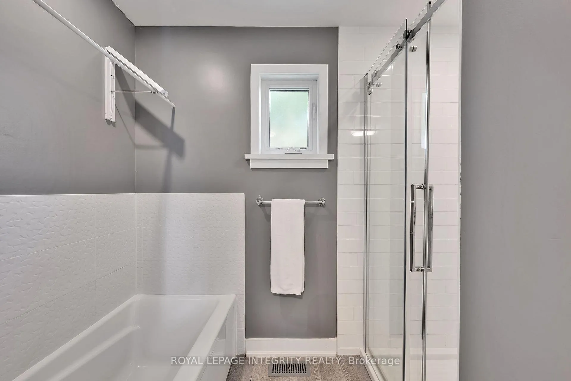 Photo 1107 of 1490 Brule Avenue, Ottawa, Billings Bridge — HOMEH
