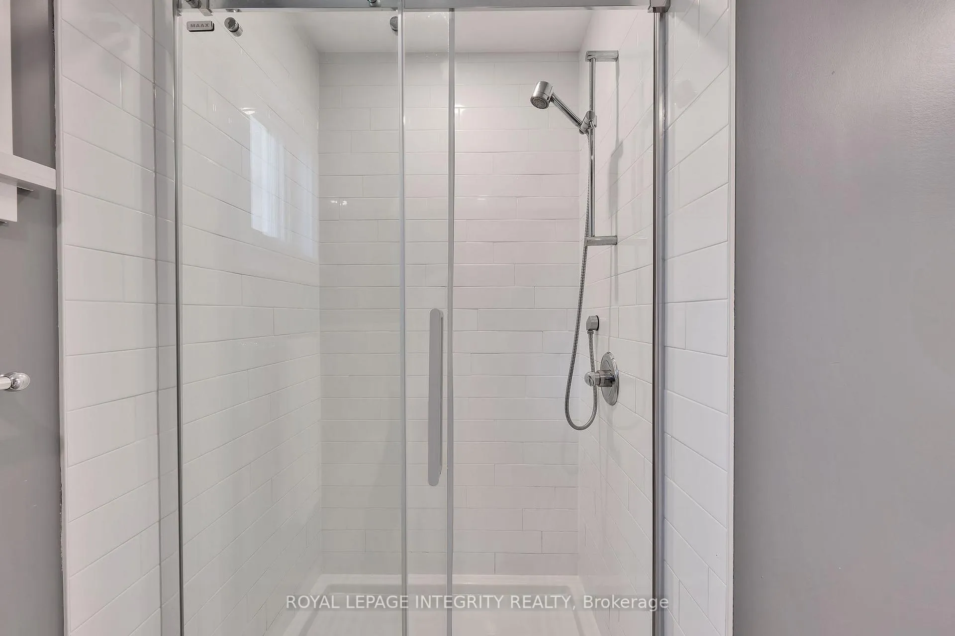Photo 1130 of 1490 Brule Avenue, Ottawa, Billings Bridge — HOMEH