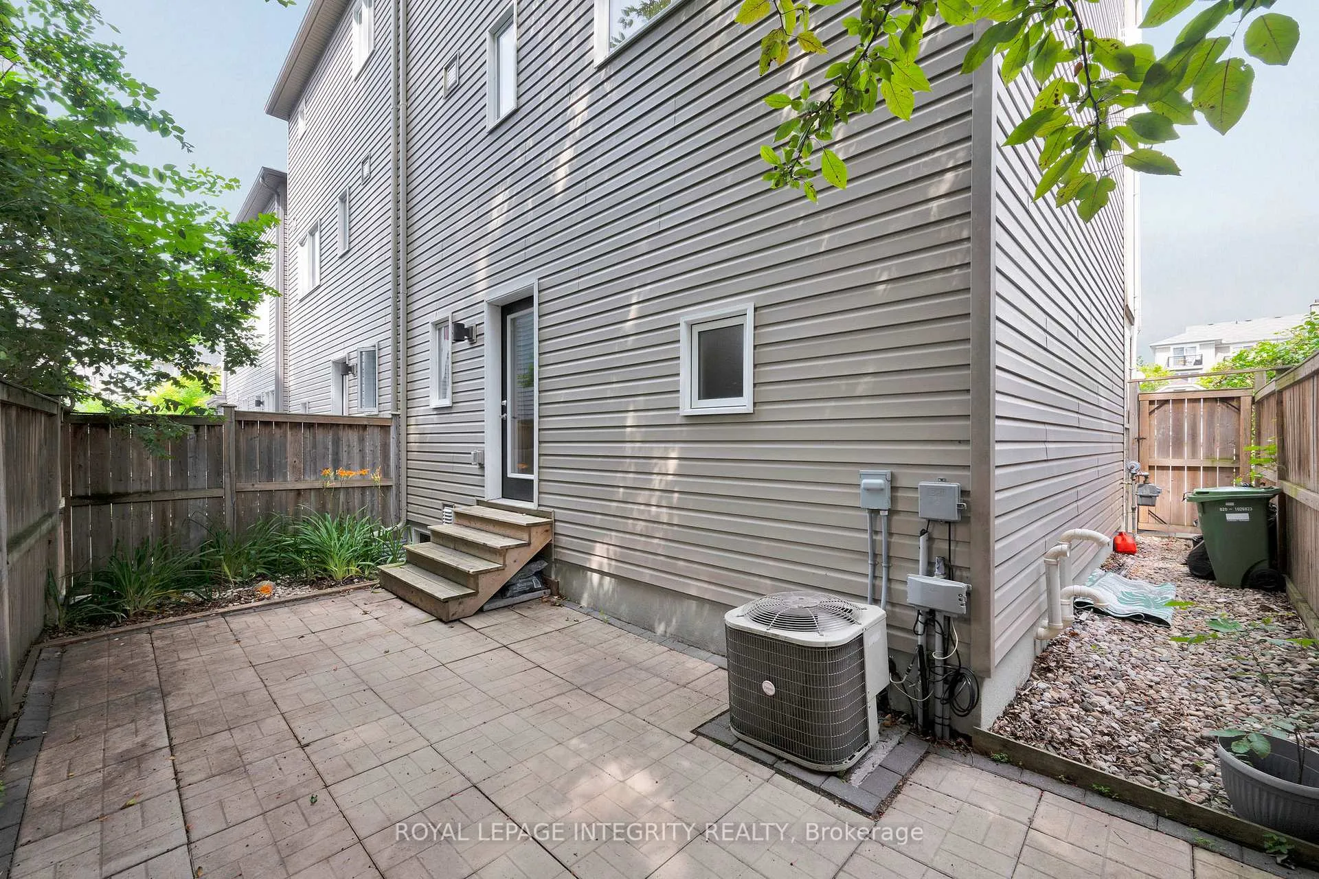 Photo 1207 of 1490 Brule Avenue, Ottawa, Billings Bridge — HOMEH