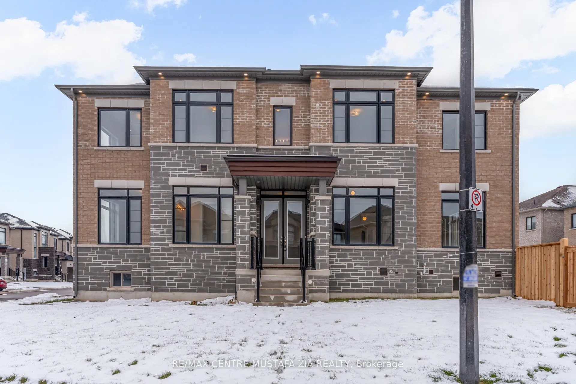 Photo 2 of 883 Plum Place, Milton, Cobban — HOMEH