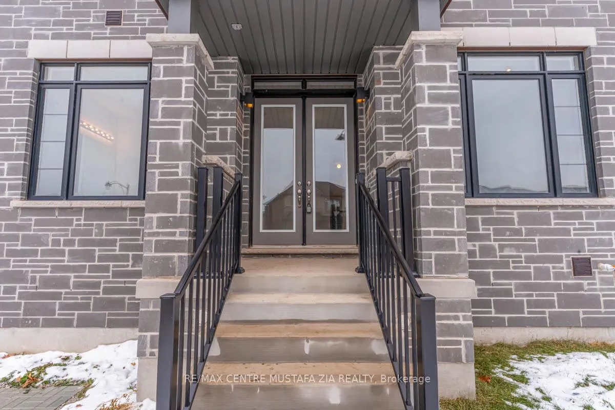 Photo 3 of 883 Plum Place, Milton, Cobban — HOMEH