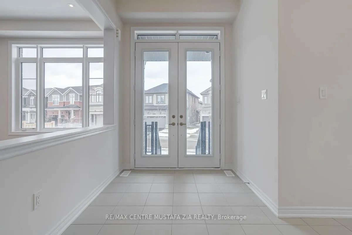 Photo 5 of 883 Plum Place, Milton, Cobban — HOMEH