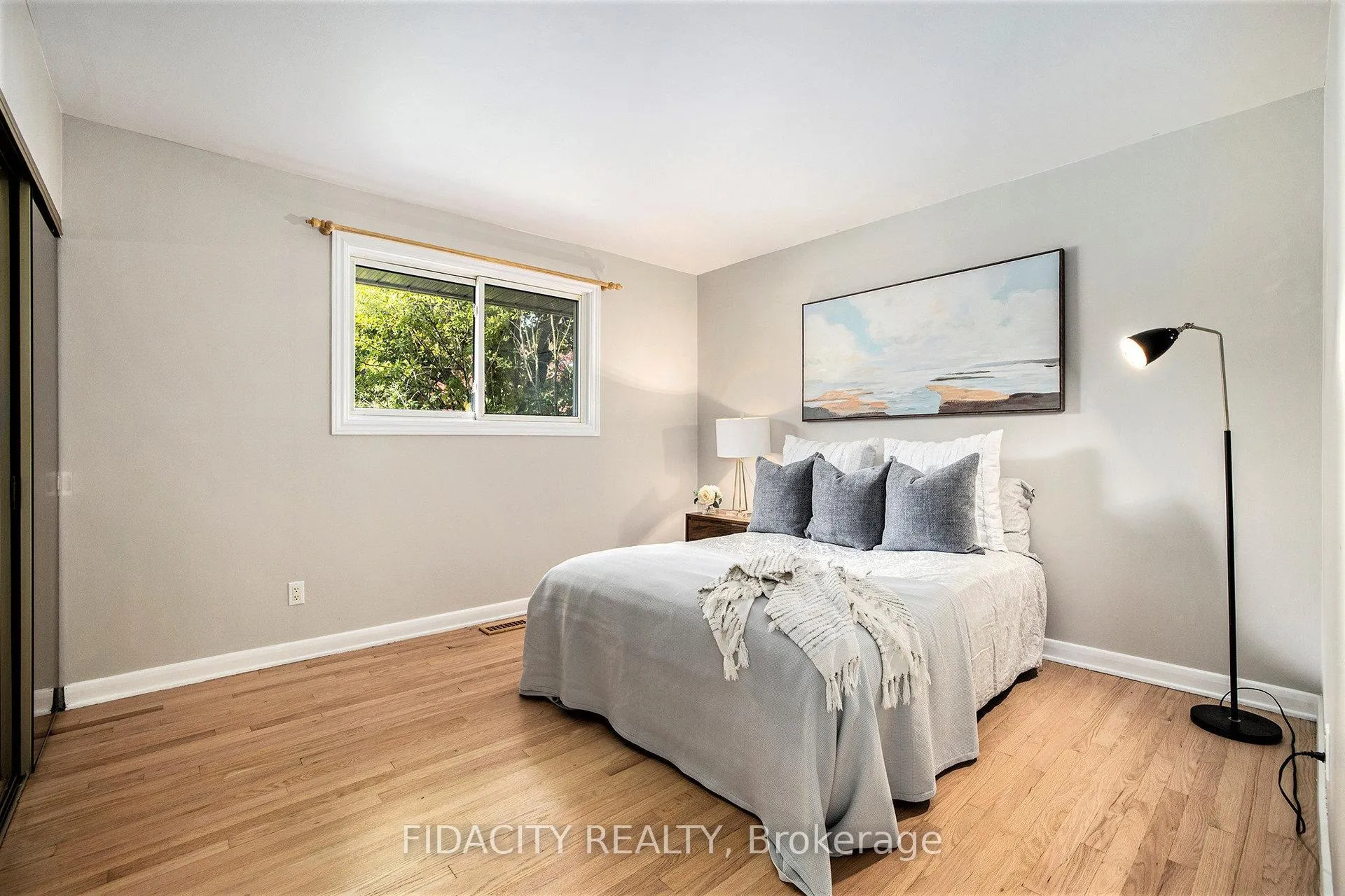 Photo 542 of 42 Stinson Avenue, Ottawa, Lynwood Village — HOMEH