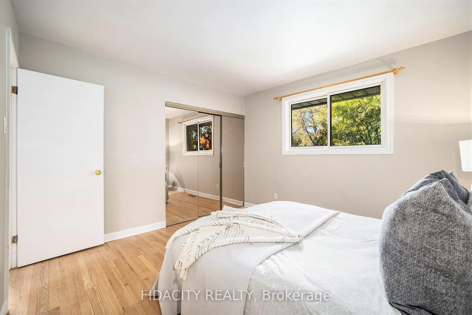 Photo 575 of 42 Stinson Avenue, Ottawa, Lynwood Village — HOMEH