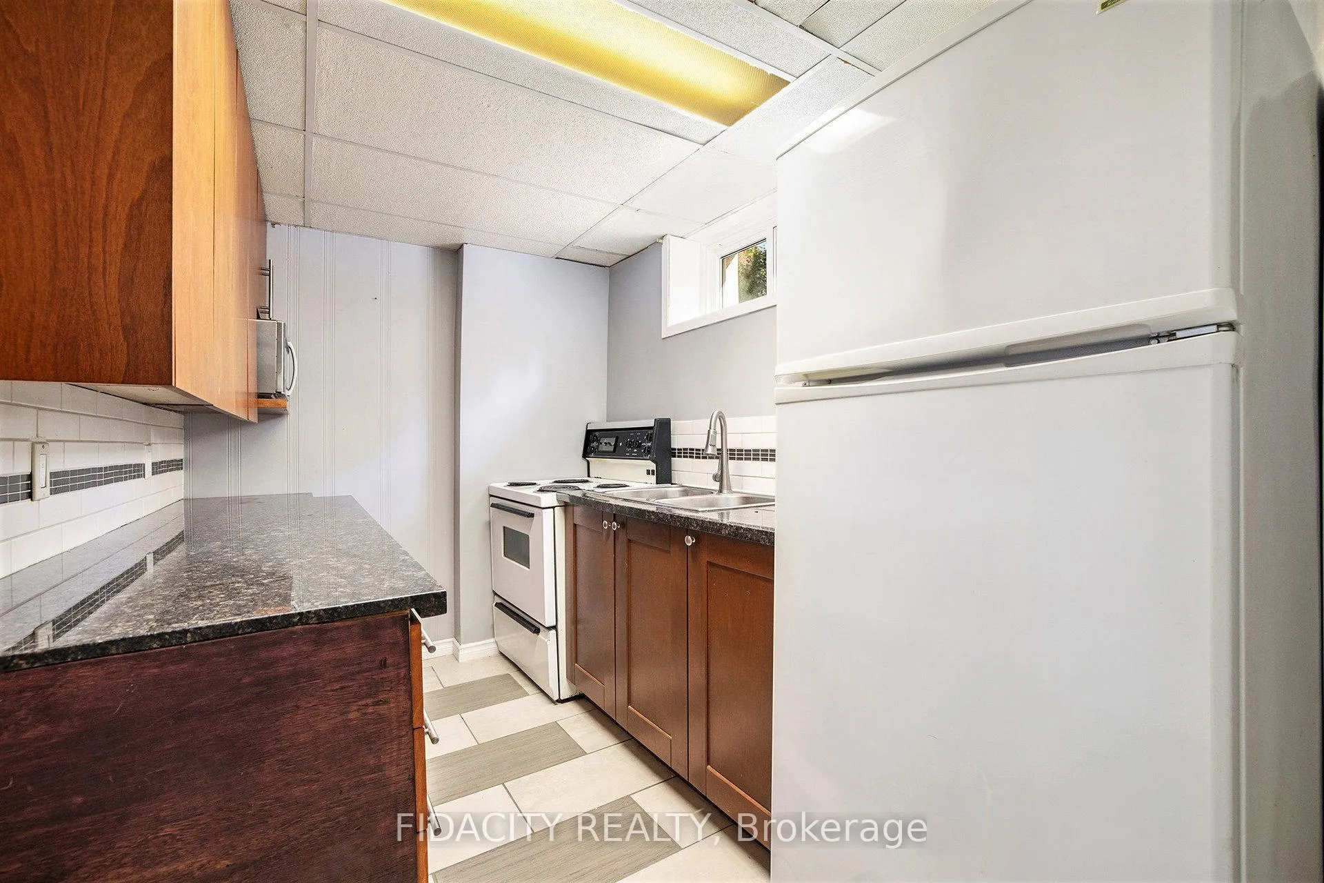 Photo 867 of 42 Stinson Avenue, Ottawa, Lynwood Village — HOMEH