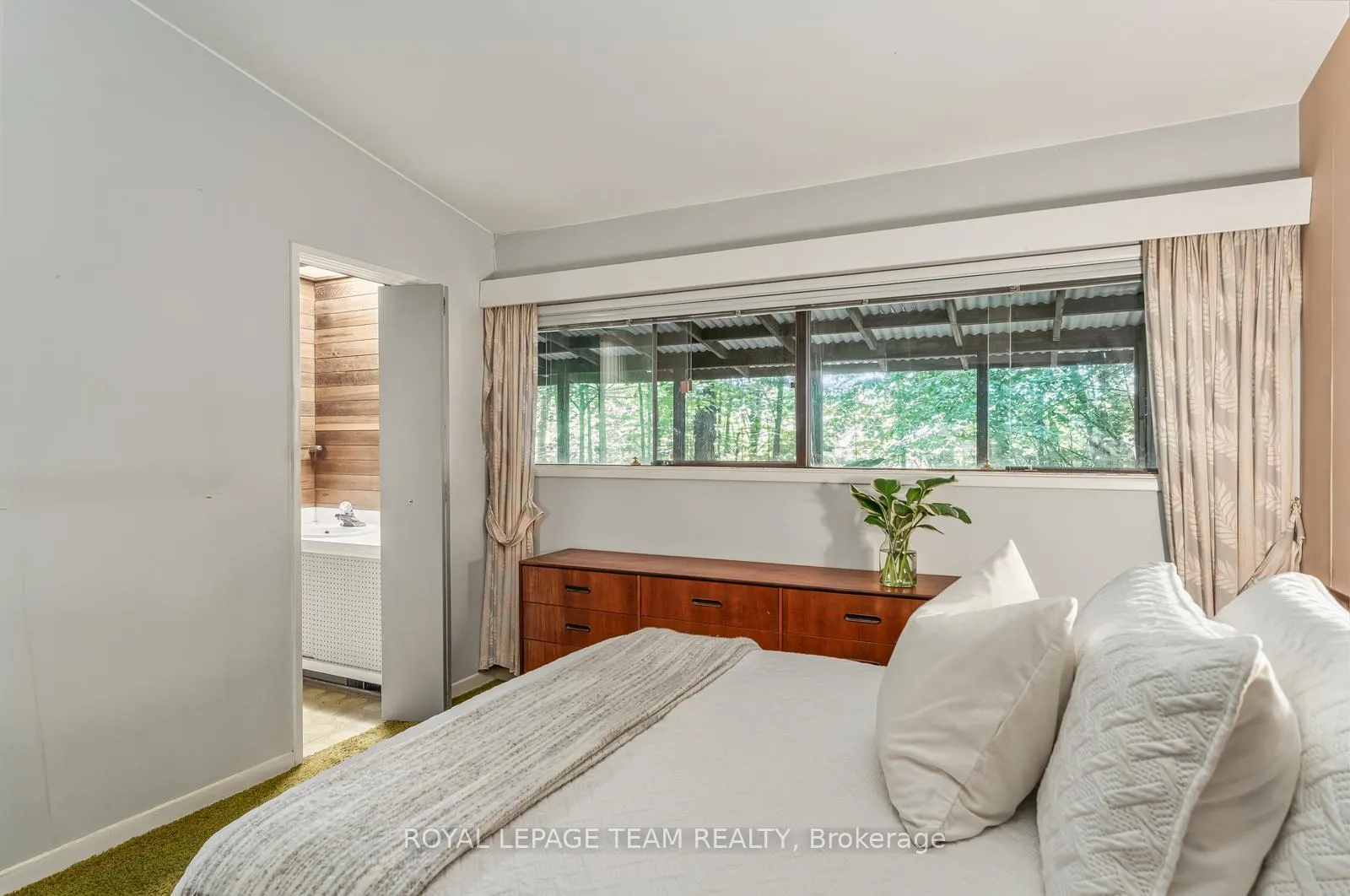 Photo 1034 of 16 Kindle Court, Ottawa, Rothwell Heights — HOMEH