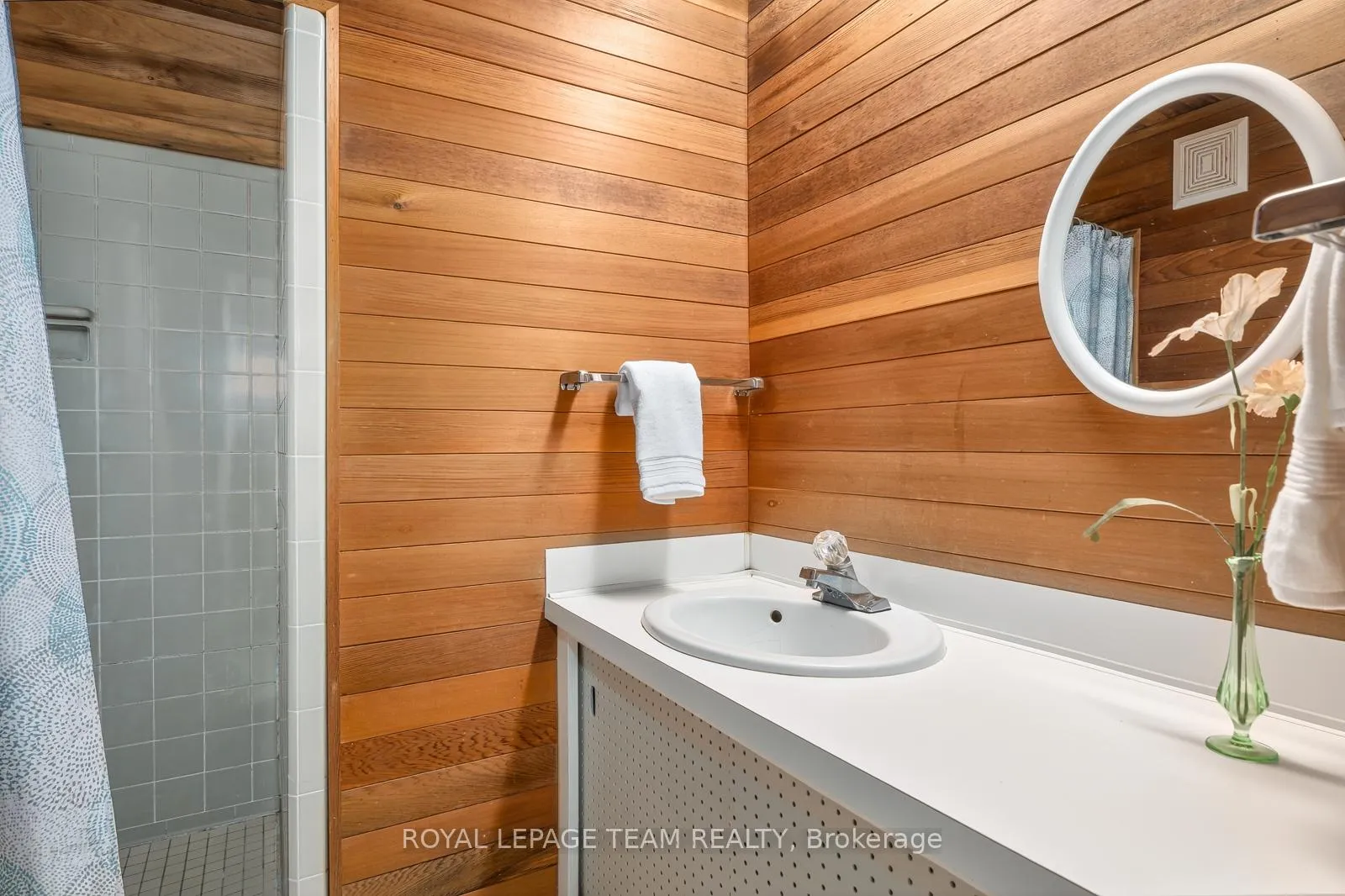Photo 1073 of 16 Kindle Court, Ottawa, Rothwell Heights — HOMEH