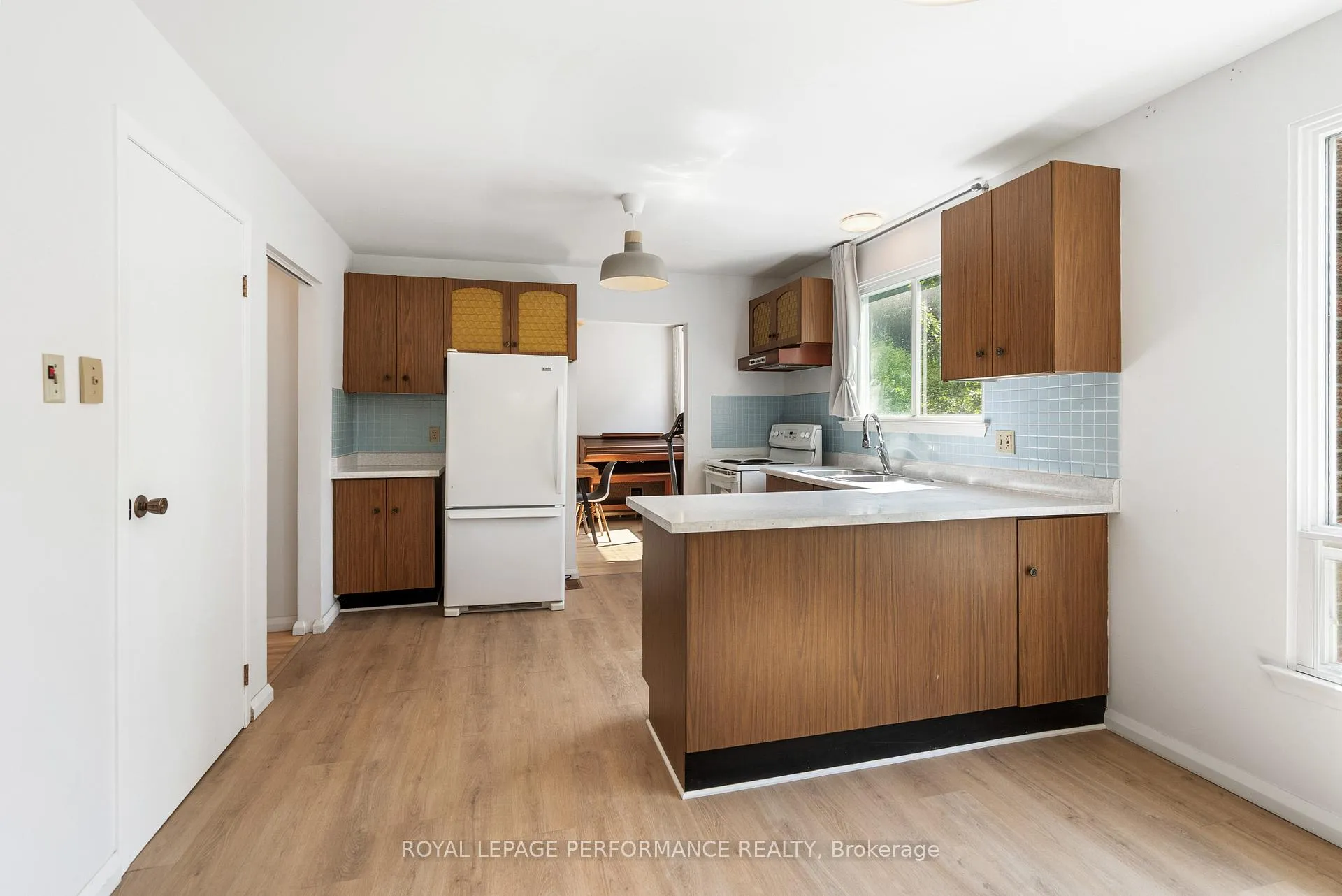 Photo 354 of 33 Woodview Crescent, Ottawa, Blackburn Hamlet — HOMEH