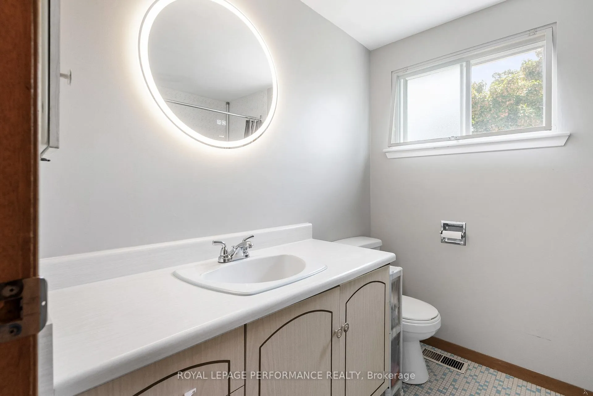 Photo 956 of 33 Woodview Crescent, Ottawa, Blackburn Hamlet — HOMEH