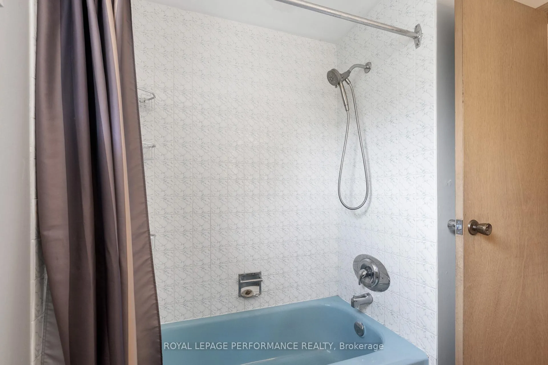 Photo 990 of 33 Woodview Crescent, Ottawa, Blackburn Hamlet — HOMEH