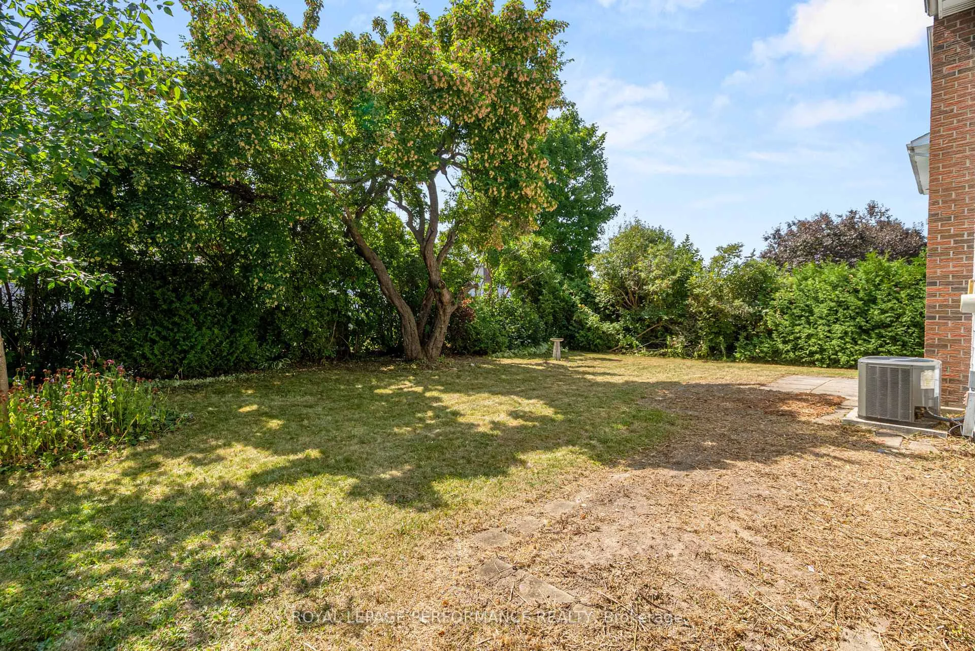 Photo 1126 of 33 Woodview Crescent, Ottawa, Blackburn Hamlet — HOMEH