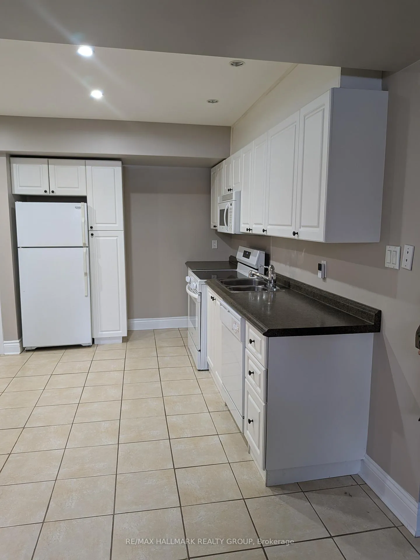 Photo 183 of Unit B, 2806 Quinn Road, Ottawa, Emerald Woods/Sawmill Creek — HOMEH