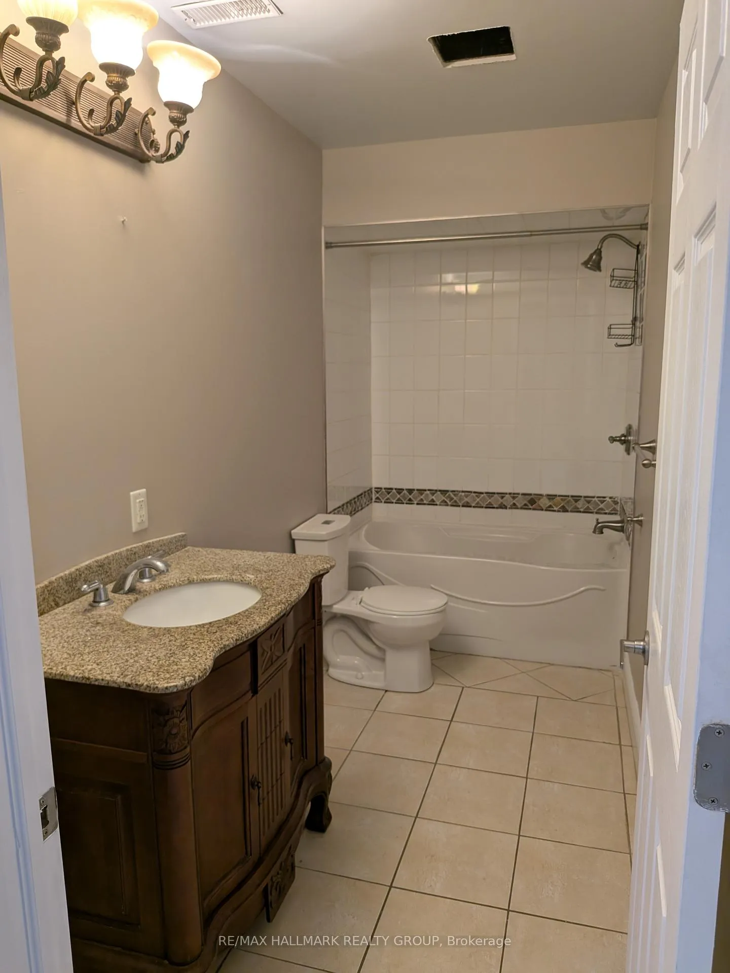 Photo 284 of Unit B, 2806 Quinn Road, Ottawa, Emerald Woods/Sawmill Creek — HOMEH
