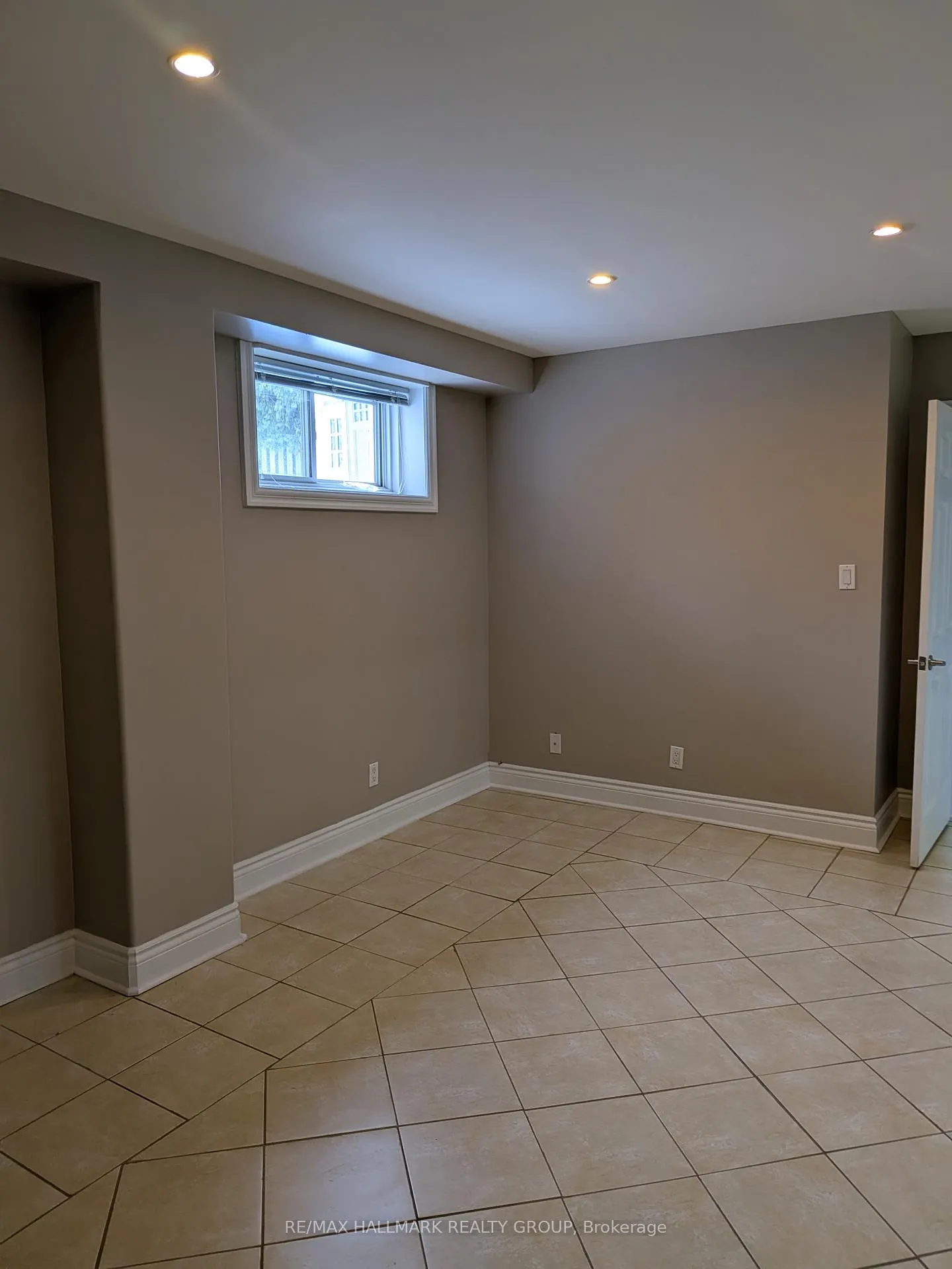 Photo 340 of Unit B, 2806 Quinn Road, Ottawa, Emerald Woods/Sawmill Creek — HOMEH
