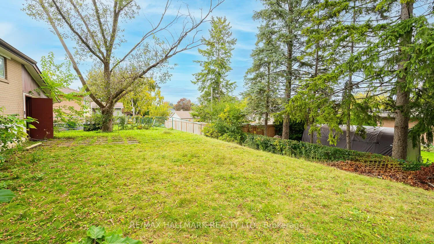 Photo 651 of 11 Seaton Drive, Aurora, Aurora Highlands — HOMEH