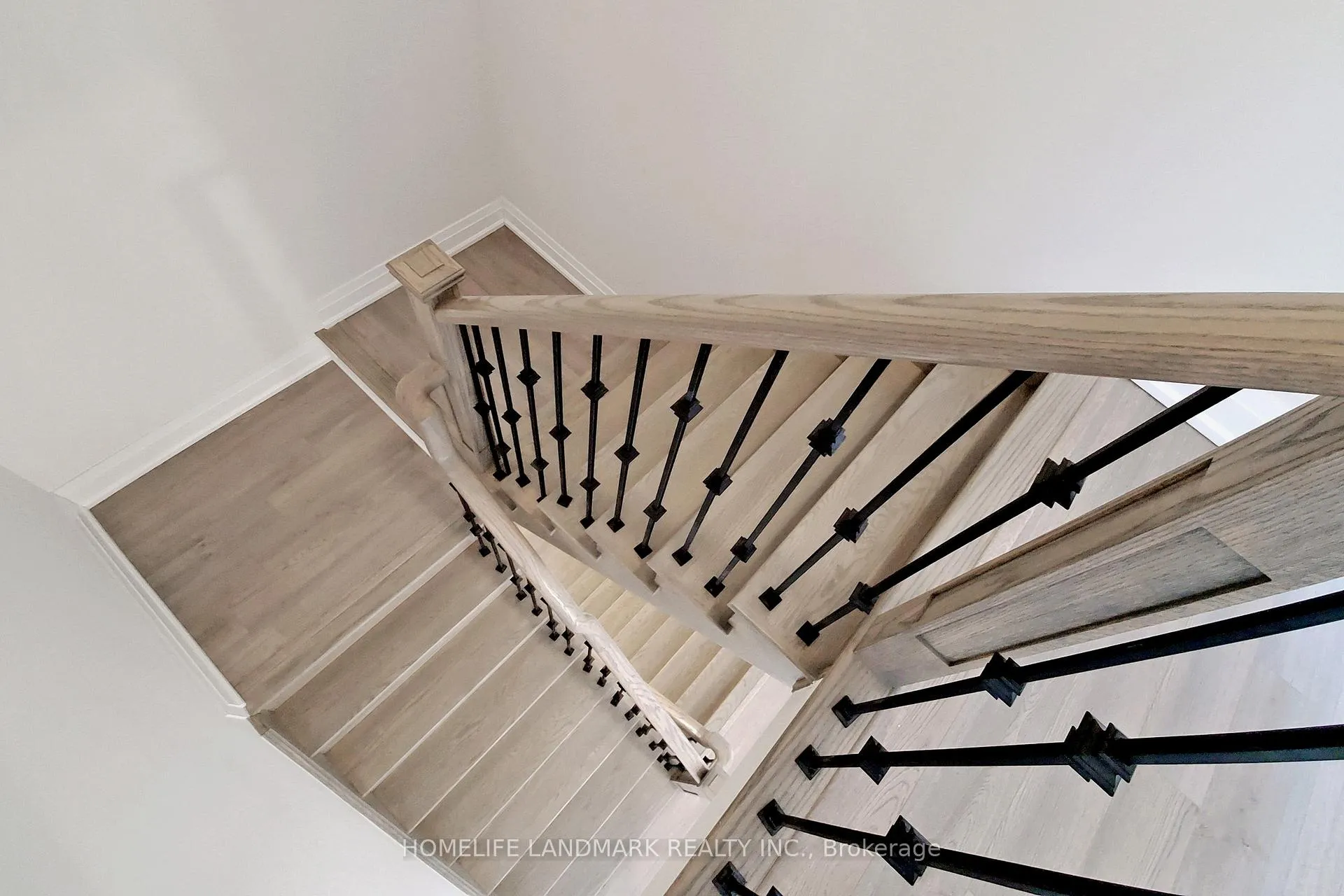 Photo 14 of 47 Sparks Street, Aurora, Rural Aurora — HOMEH