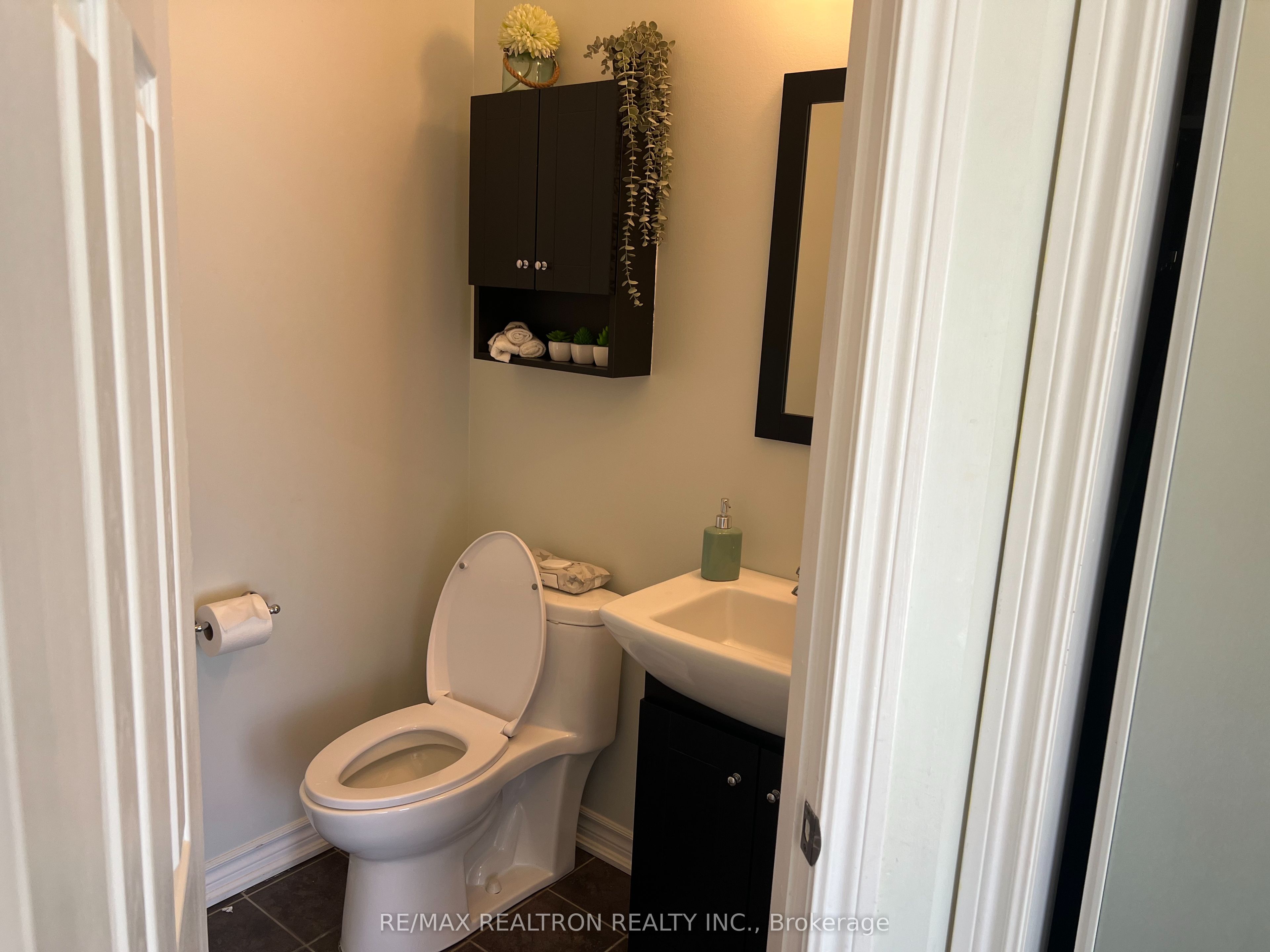 Photo 34 of 279 Zokol Drive, Aurora, Bayview Northeast — HOMEH