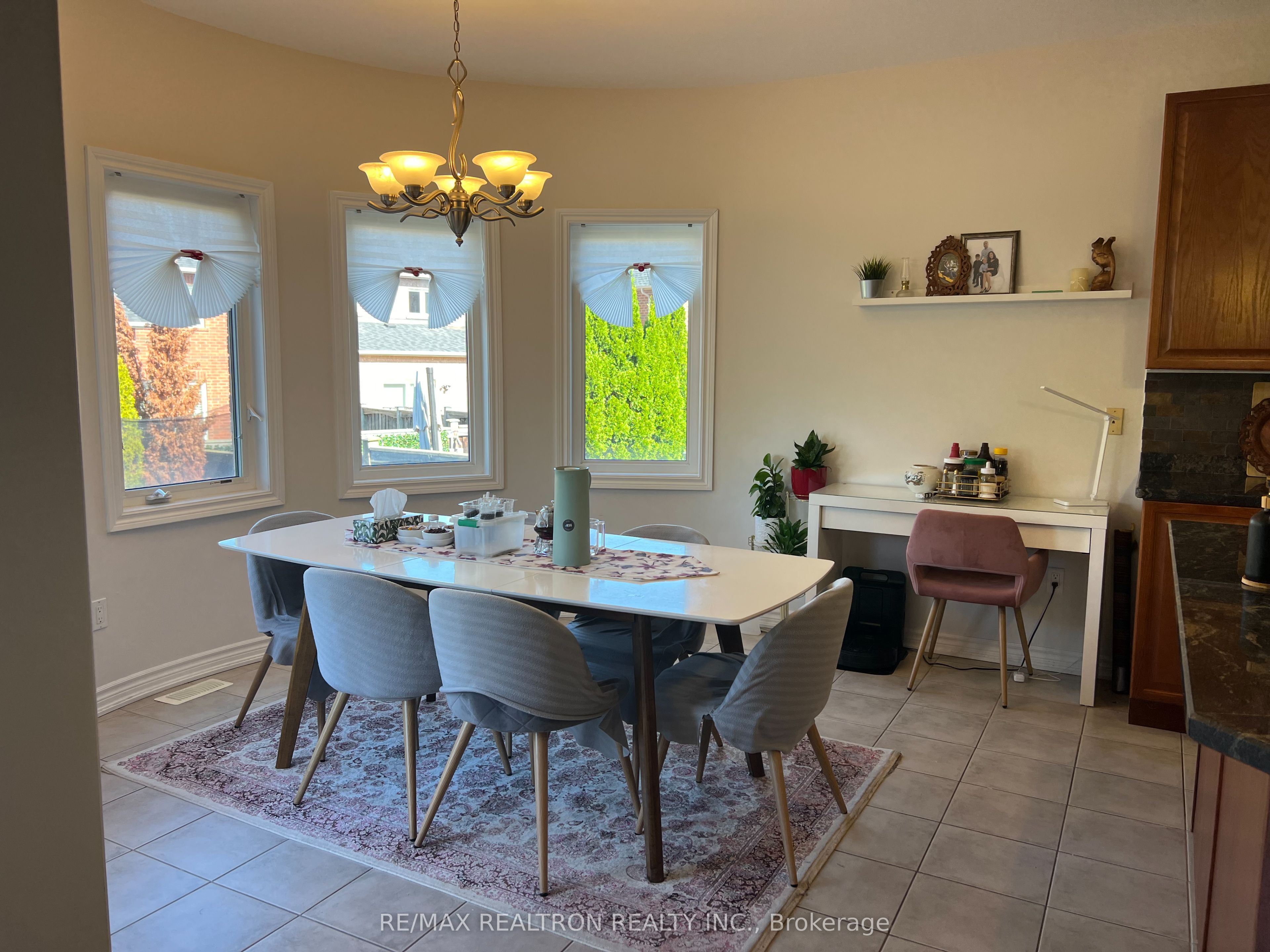Photo 24 of 279 Zokol Drive, Aurora, Bayview Northeast — HOMEH
