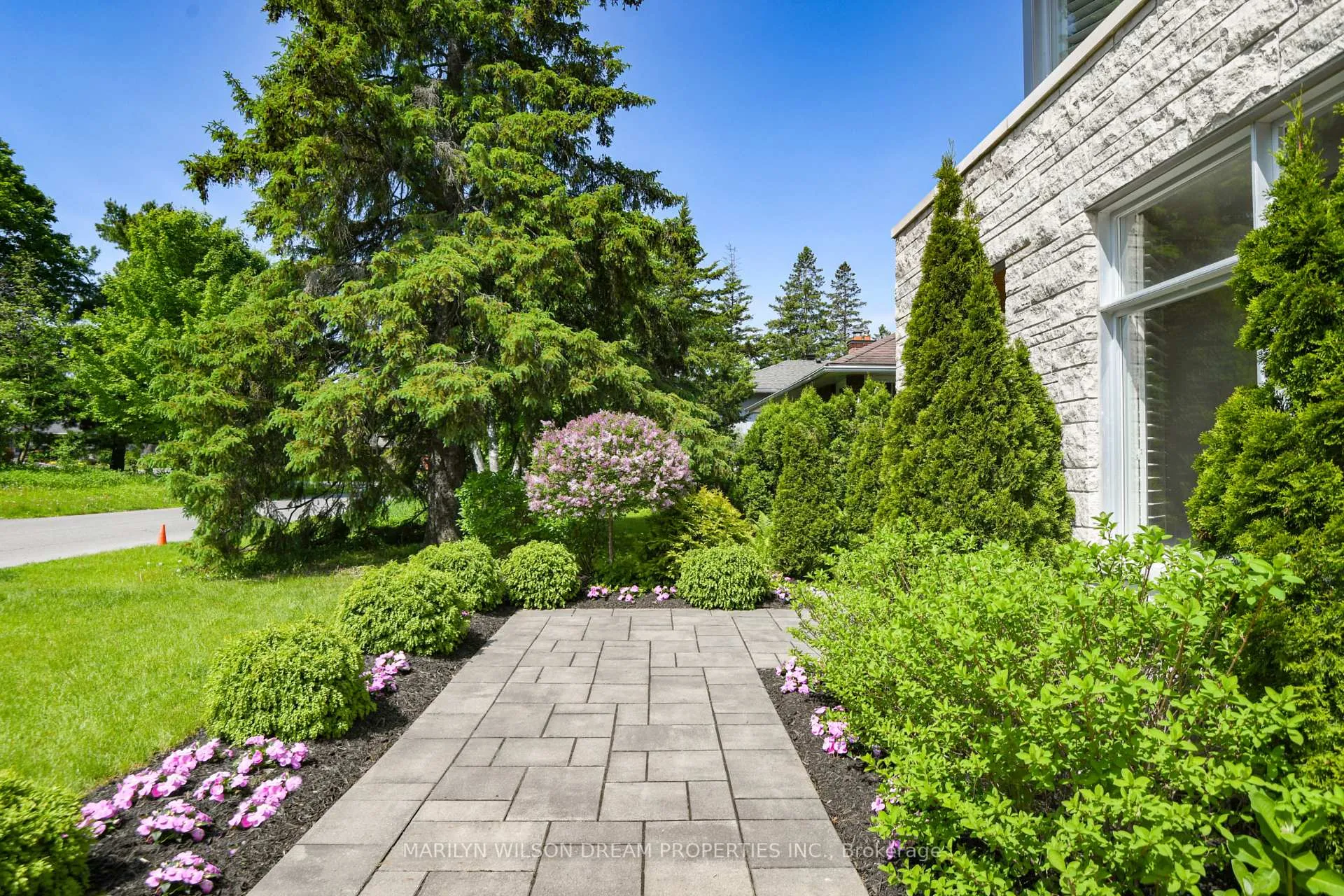 Photo 2 of 377 Crestview Road, Ottawa, Alta Vista/Faircrest Heights — HOMEH