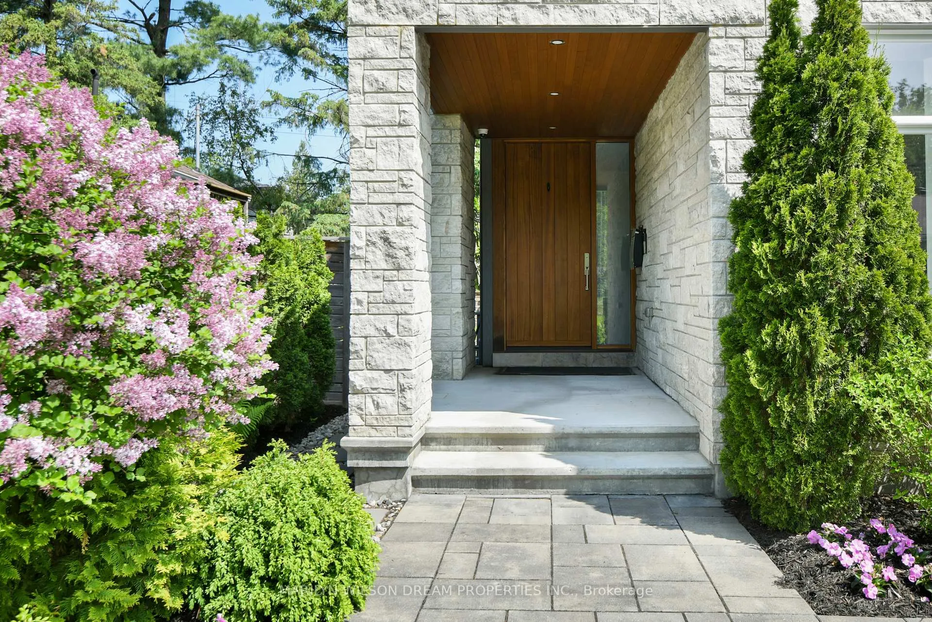 Photo 6 of 377 Crestview Road, Ottawa, Alta Vista/Faircrest Heights — HOMEH