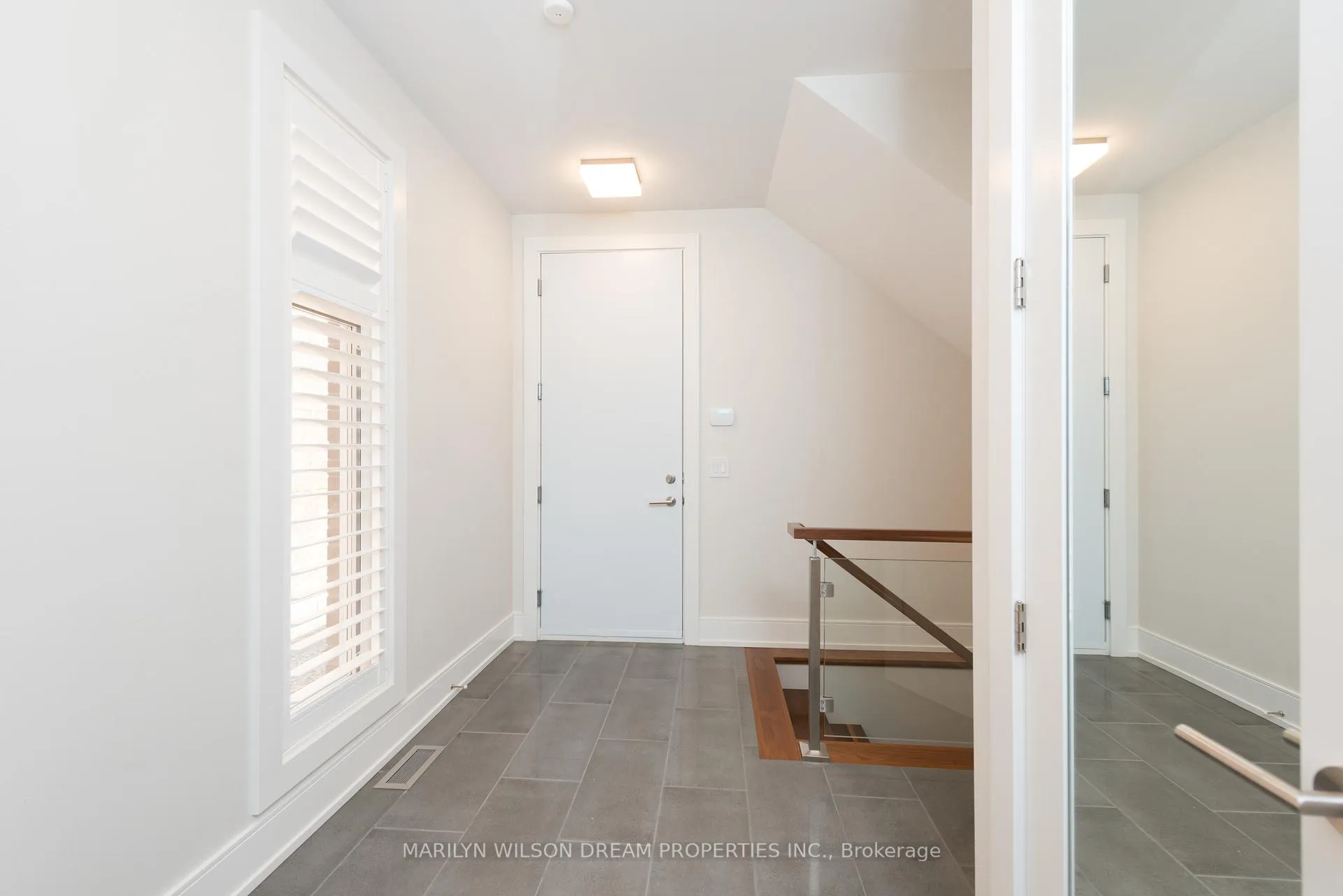 Photo 12 of 377 Crestview Road, Ottawa, Alta Vista/Faircrest Heights — HOMEH