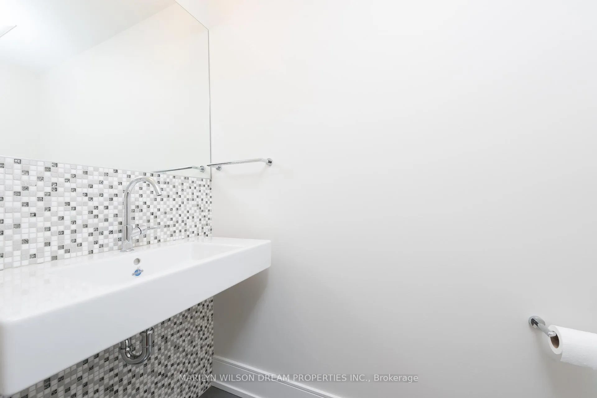Photo 13 of 377 Crestview Road, Ottawa, Alta Vista/Faircrest Heights — HOMEH