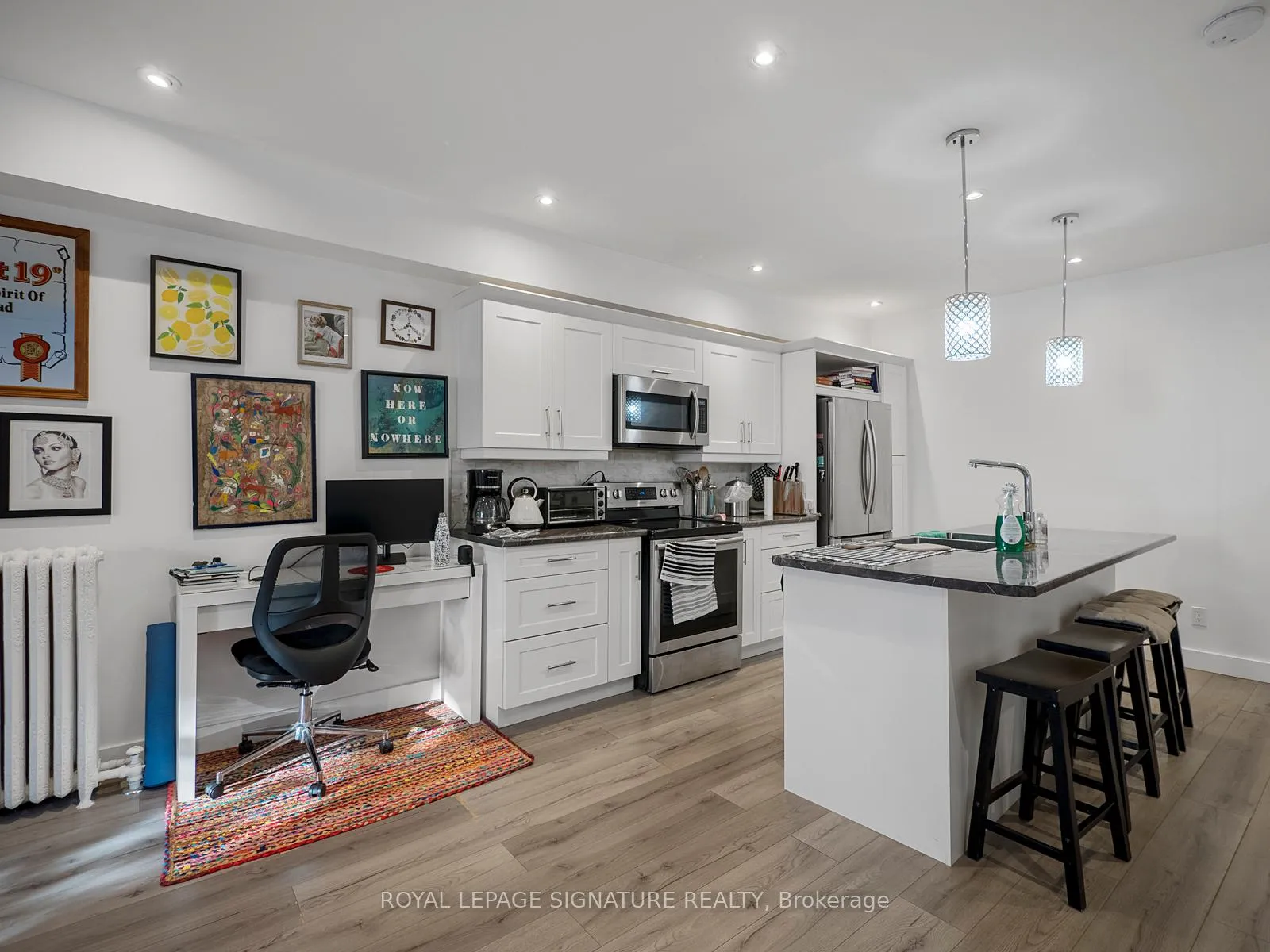 Front of Unit 2nd Lvl, 2243 Dundas Street W