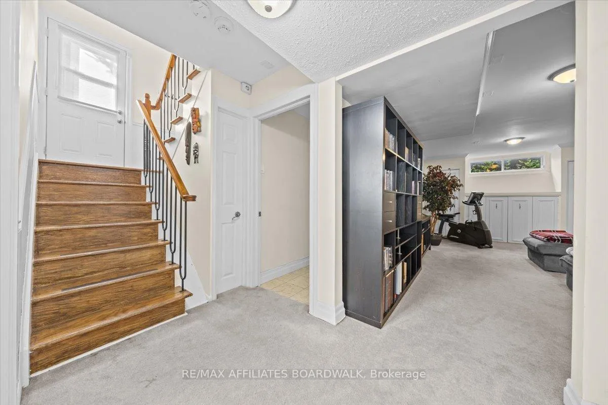 Photo 927 of 1856 Appleford Street, Ottawa, Beacon Hill South — HOMEH